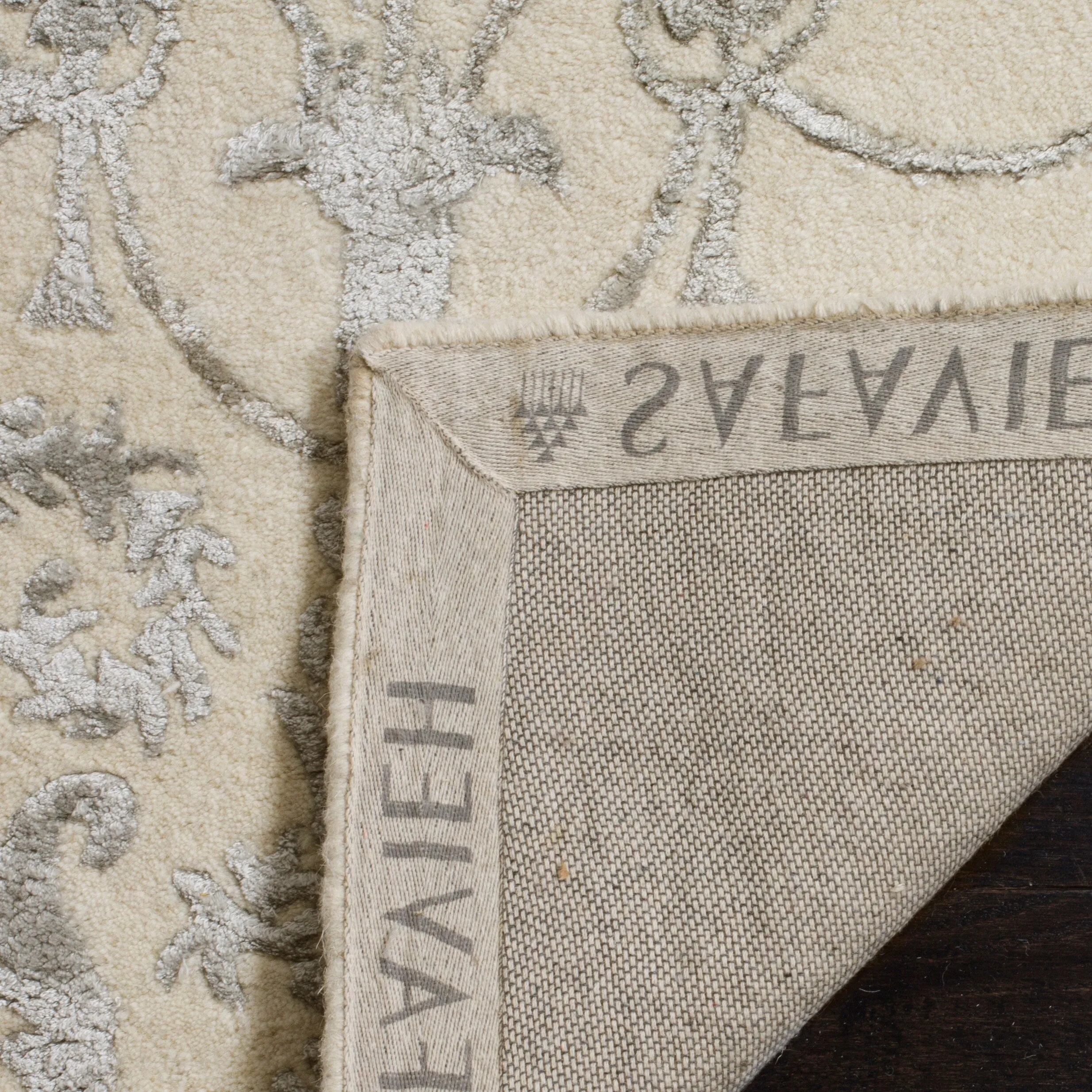 SAFAVIEH Handmade Bella Eleanor Modern Floral Wool Rug