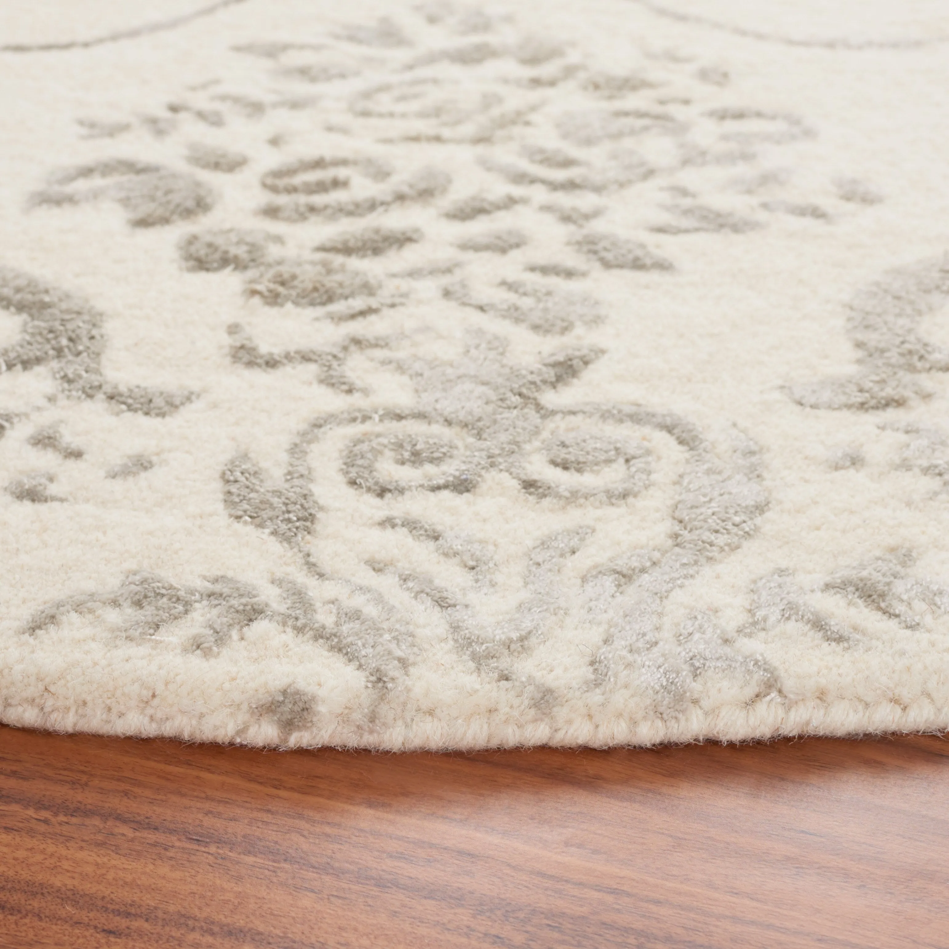 SAFAVIEH Handmade Bella Eleanor Modern Floral Wool Rug