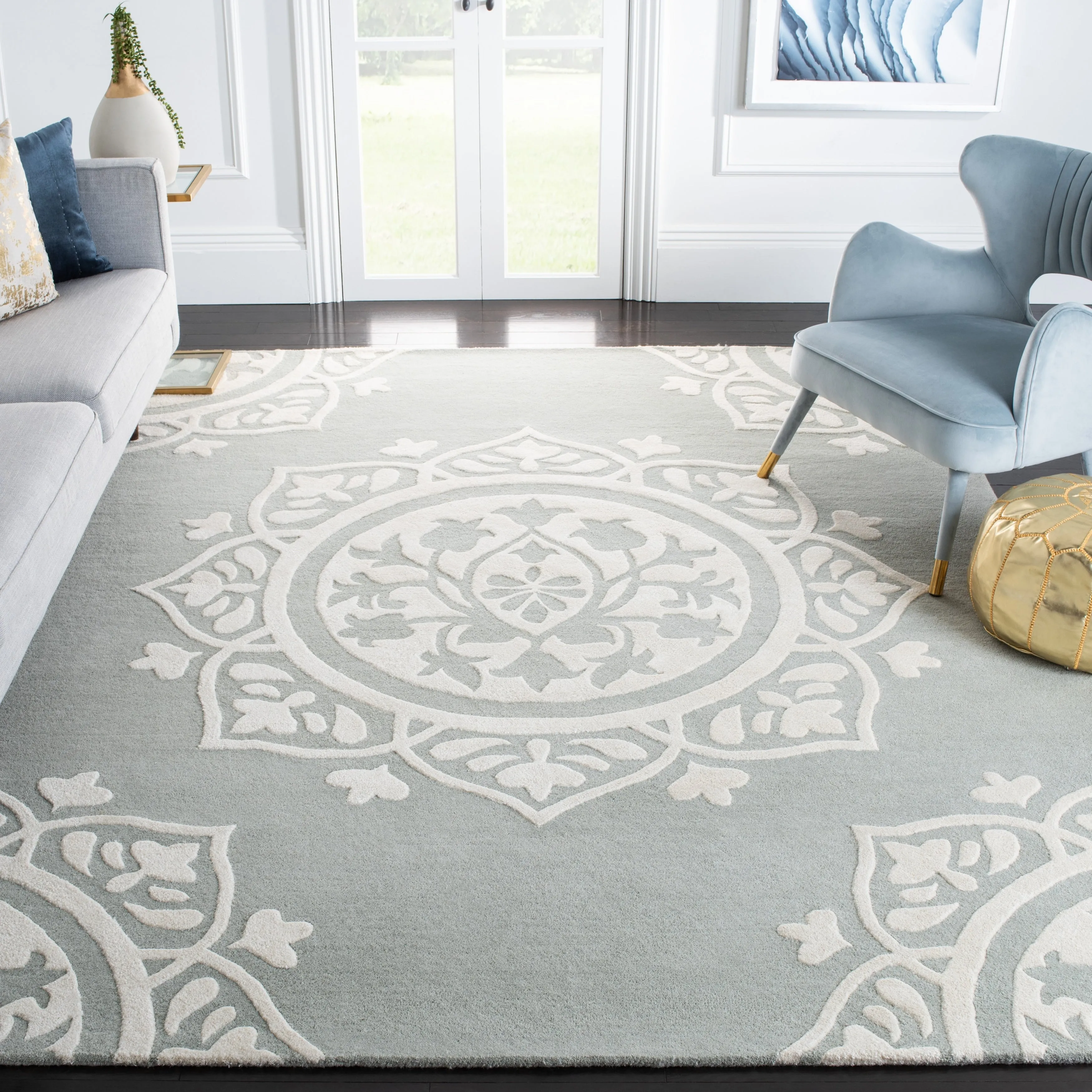 SAFAVIEH Handmade Bella Naina Modern Floral Wool Rug