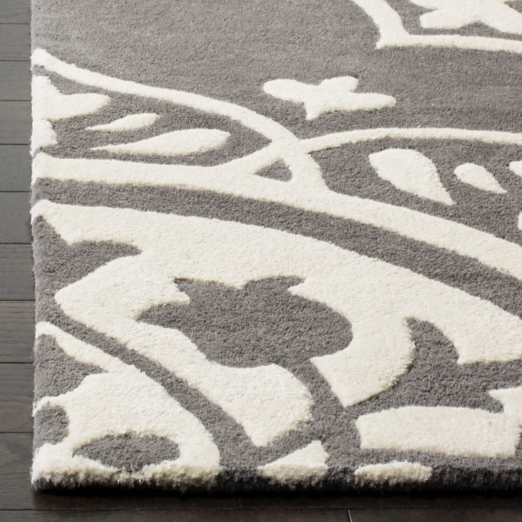 SAFAVIEH Handmade Bella Naina Modern Floral Wool Rug