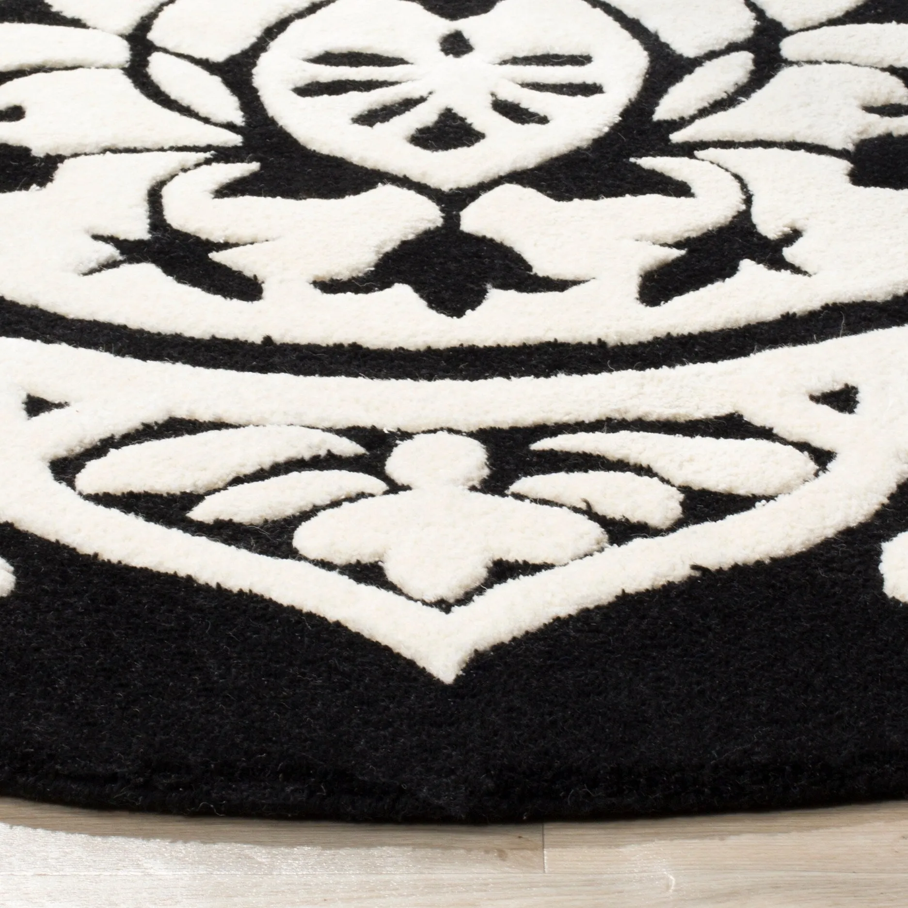 SAFAVIEH Handmade Bella Naina Modern Floral Wool Rug