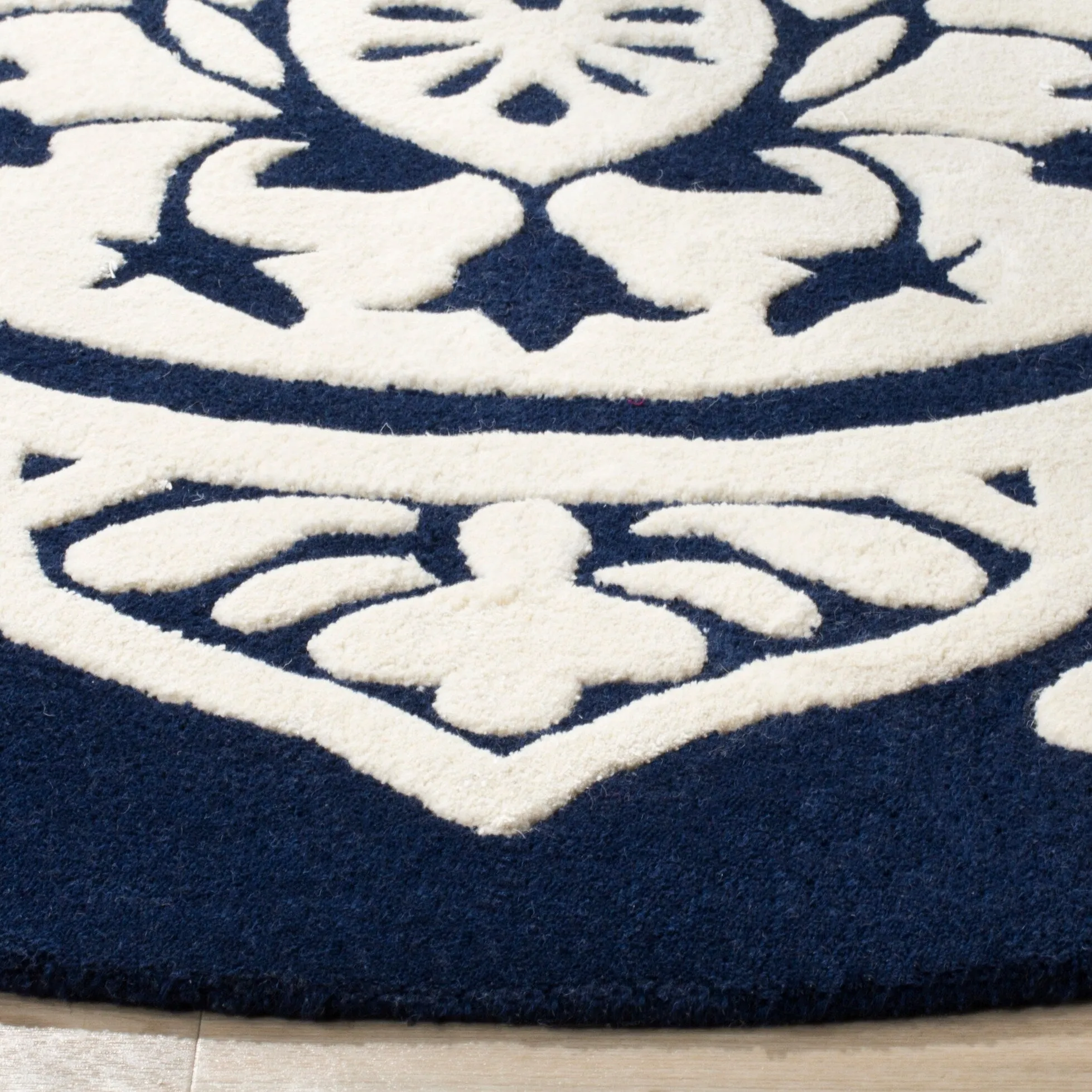 SAFAVIEH Handmade Bella Naina Modern Floral Wool Rug