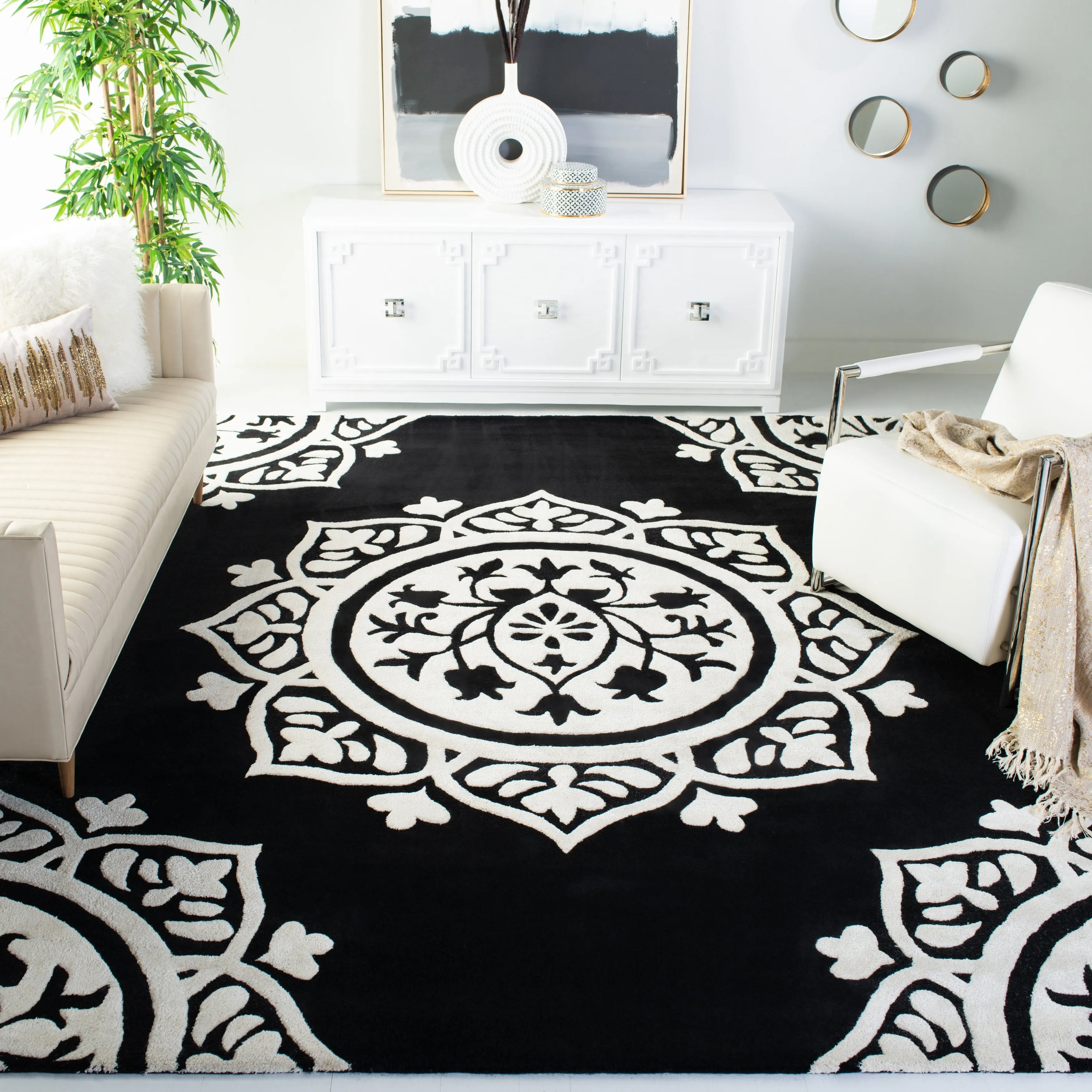 SAFAVIEH Handmade Bella Naina Modern Floral Wool Rug