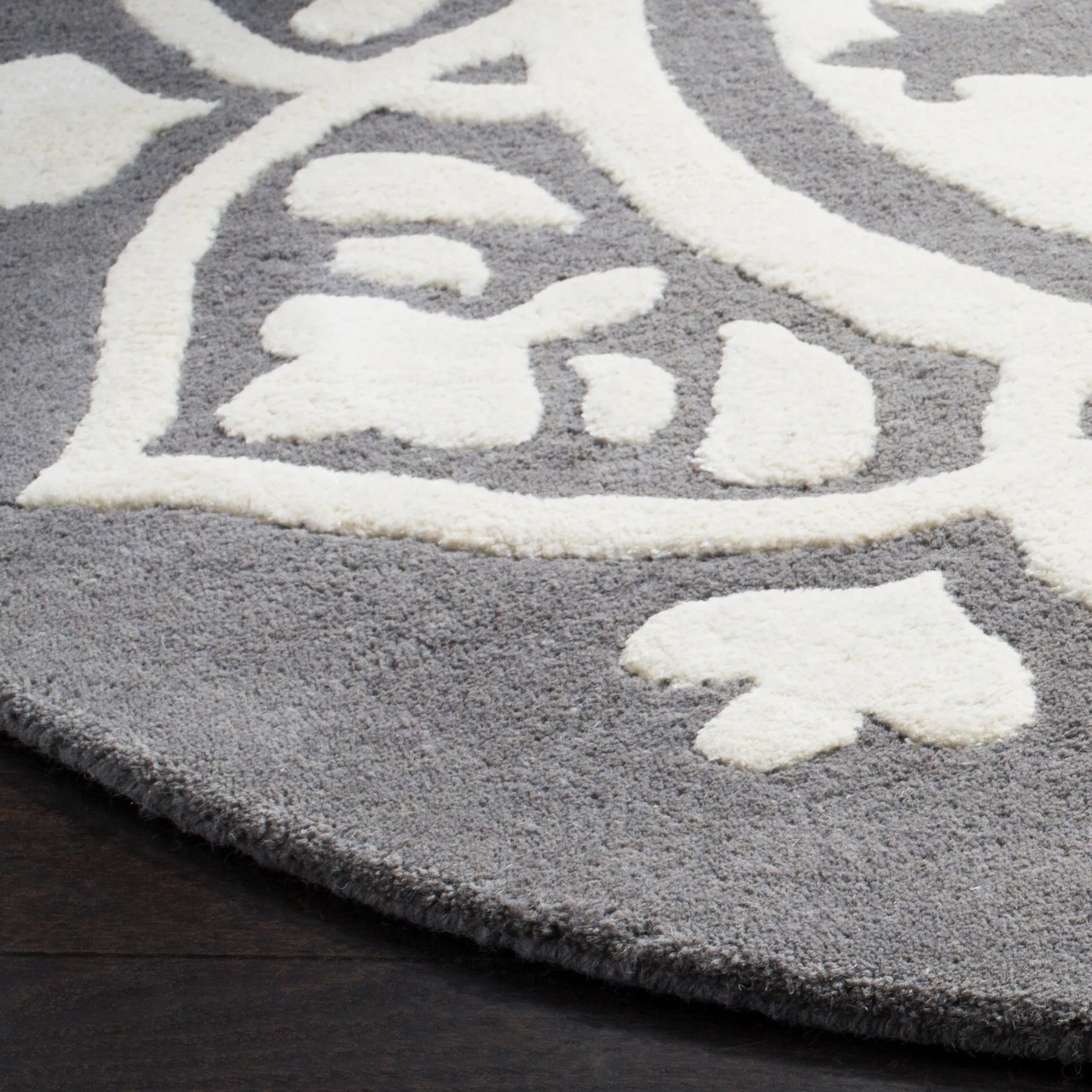 SAFAVIEH Handmade Bella Naina Modern Floral Wool Rug