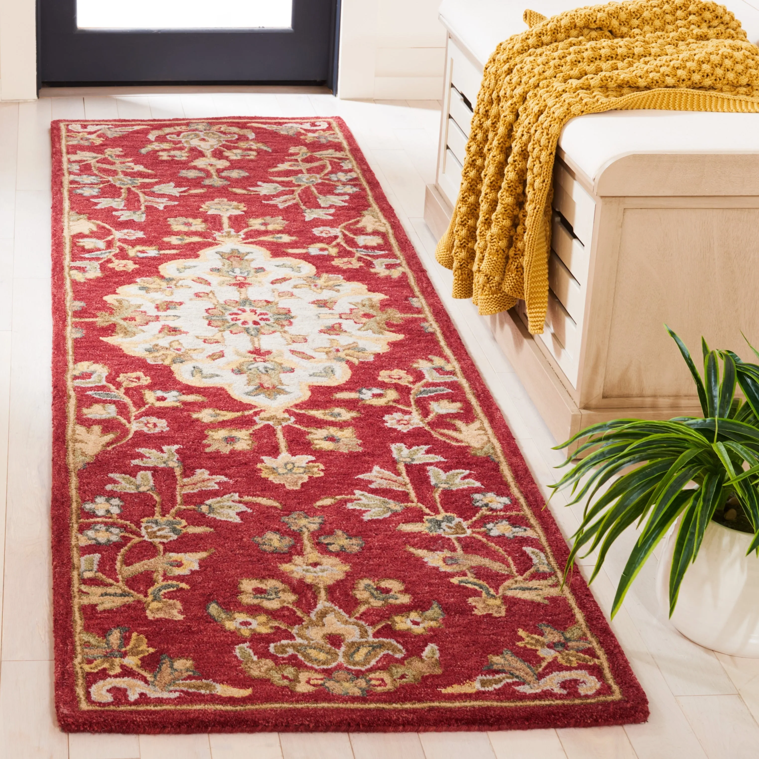SAFAVIEH Handmade Blossom Arnlaug French Country Wool Rug