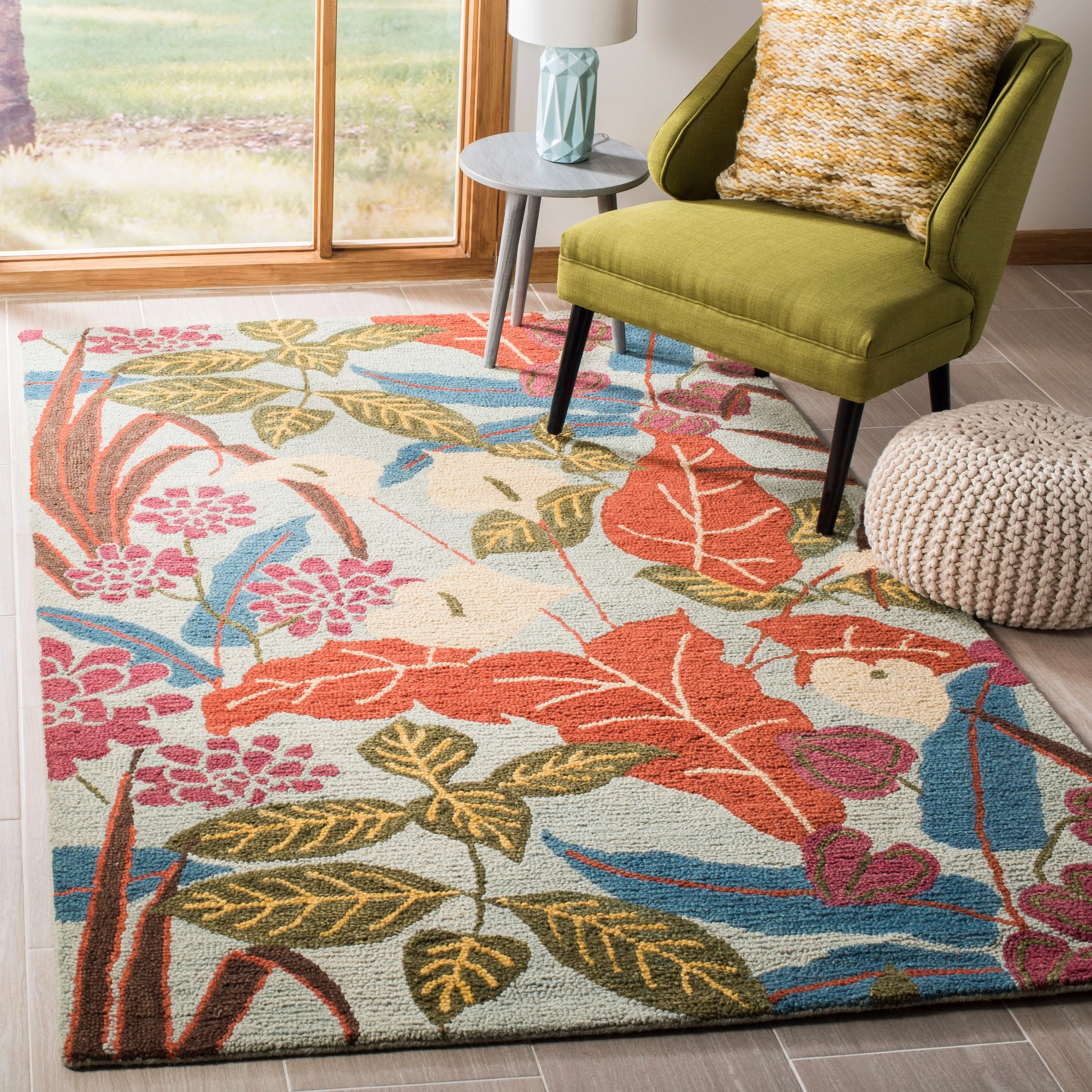 SAFAVIEH Handmade Blossom Celene Traditional Wool Rug