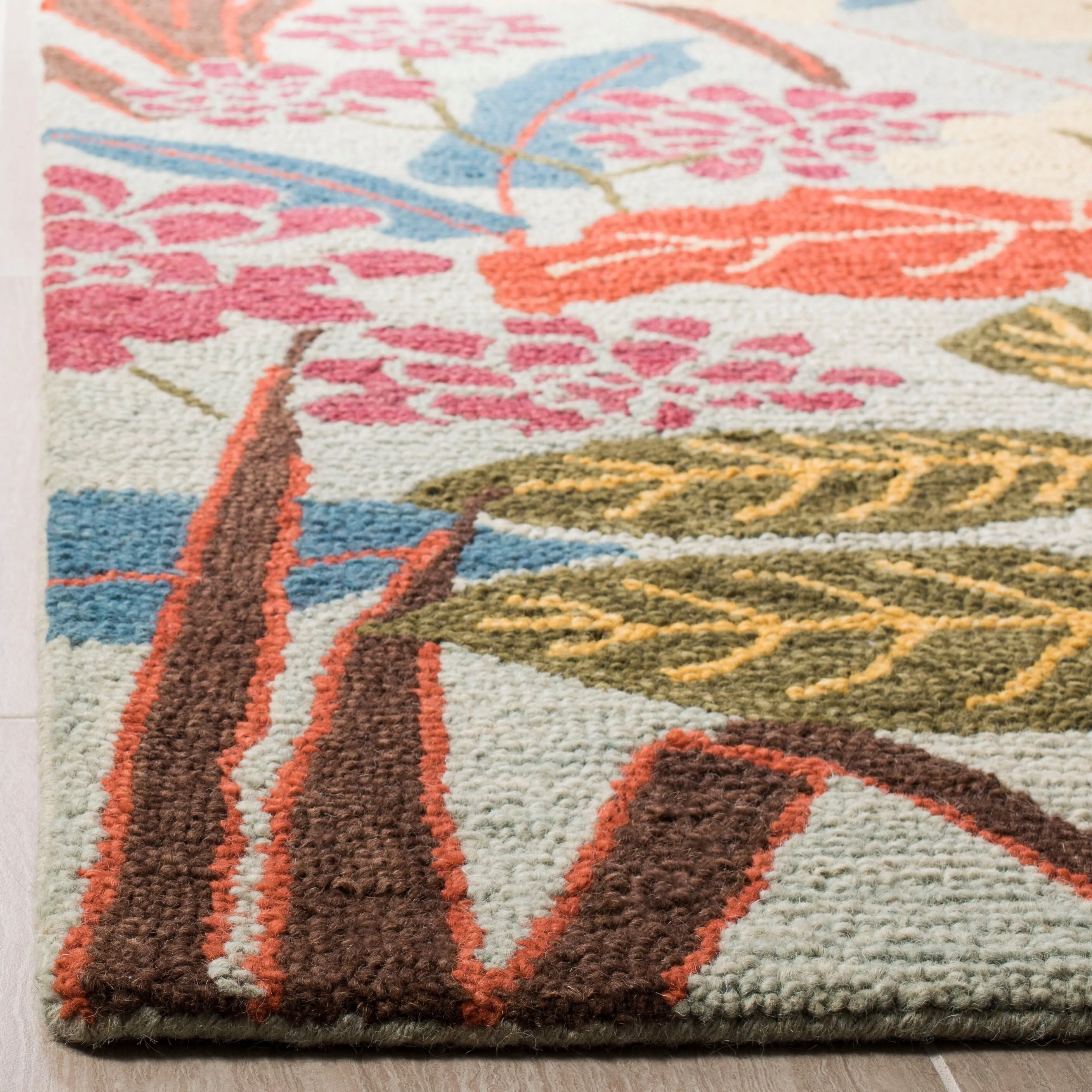 SAFAVIEH Handmade Blossom Celene Traditional Wool Rug