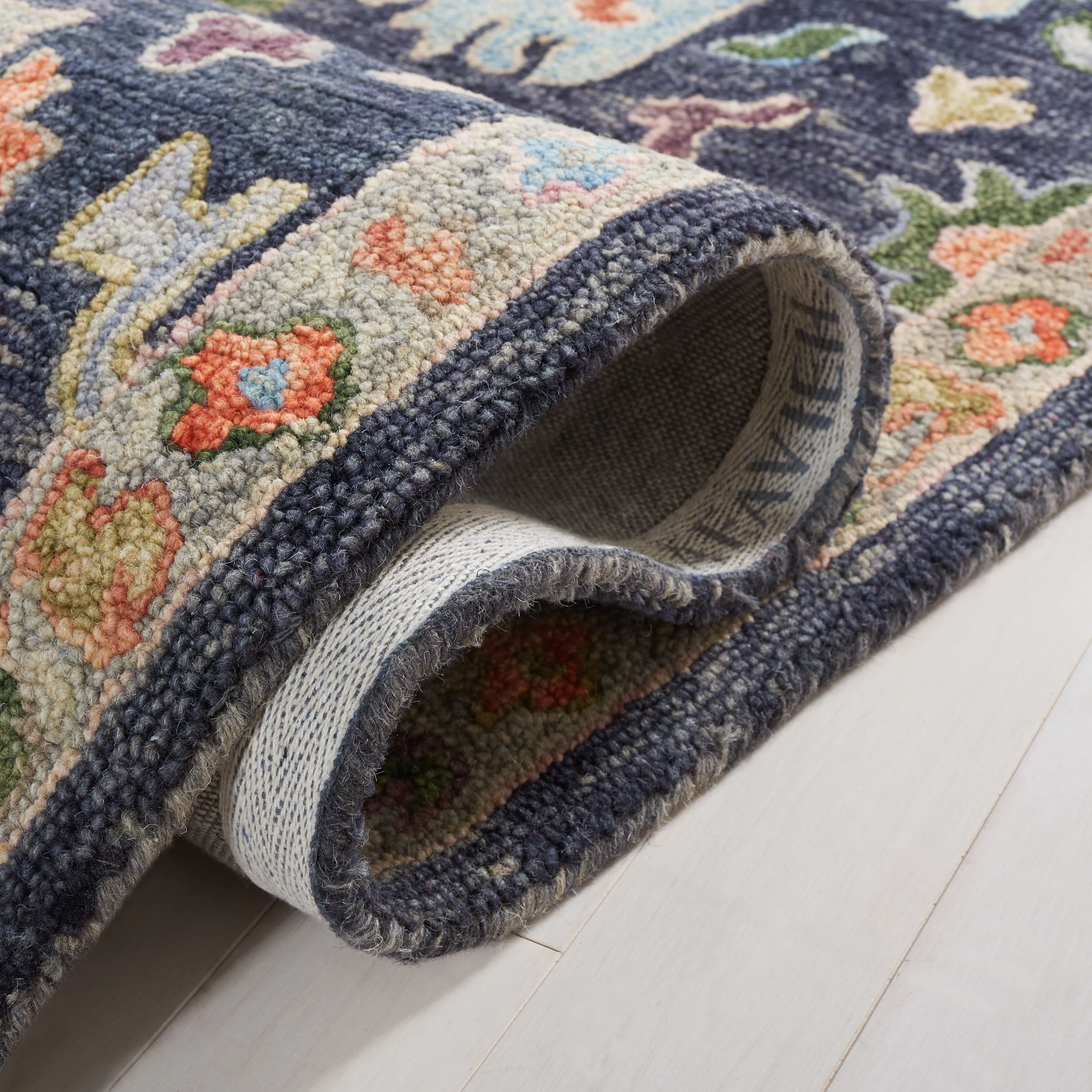 SAFAVIEH Handmade Blossom Duska French Country Floral Wool Rug