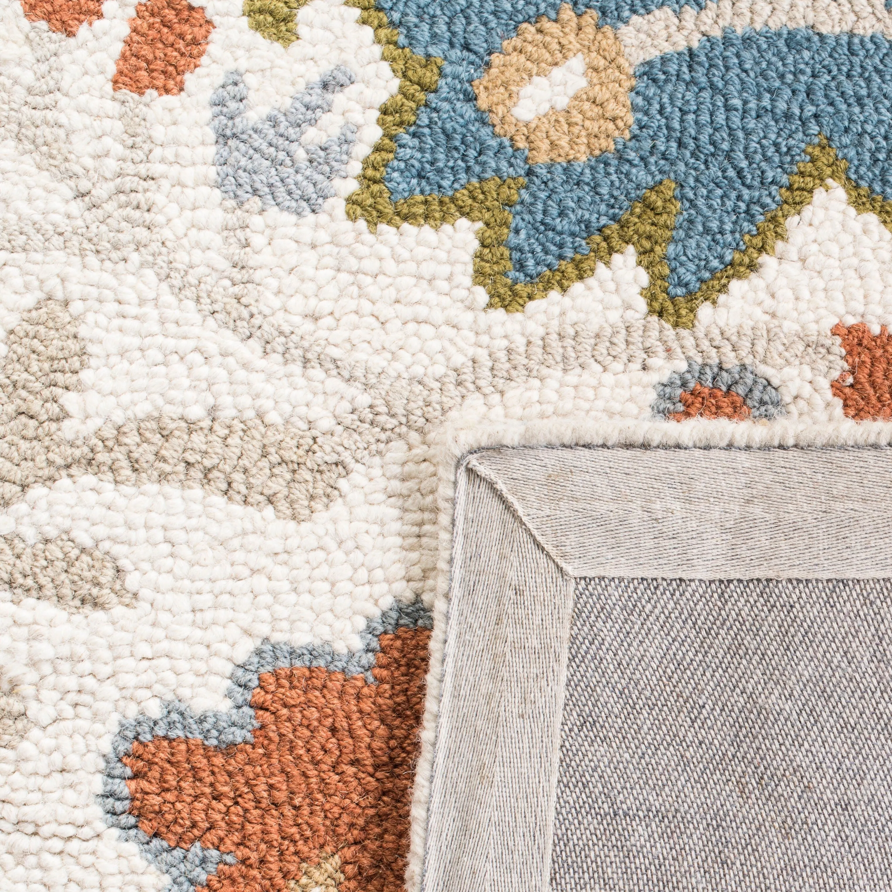 SAFAVIEH Handmade Blossom Philomina Modern Floral Wool Rug