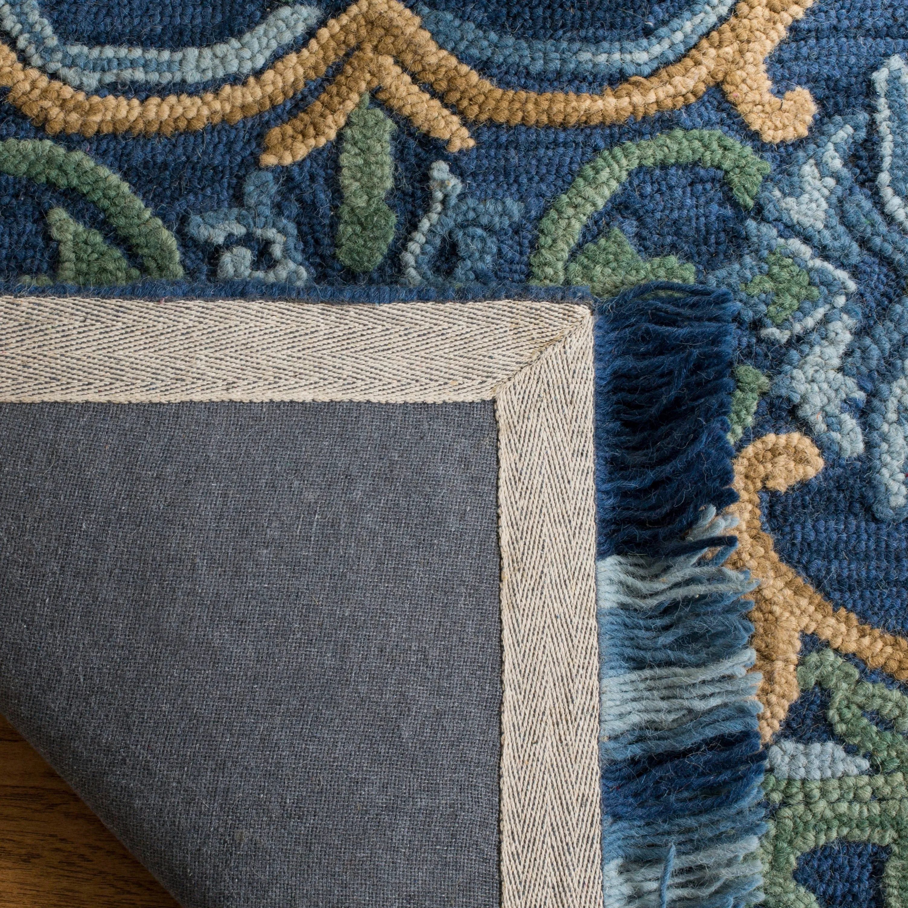 SAFAVIEH Handmade Blossom Porzia Floral Wool Rug