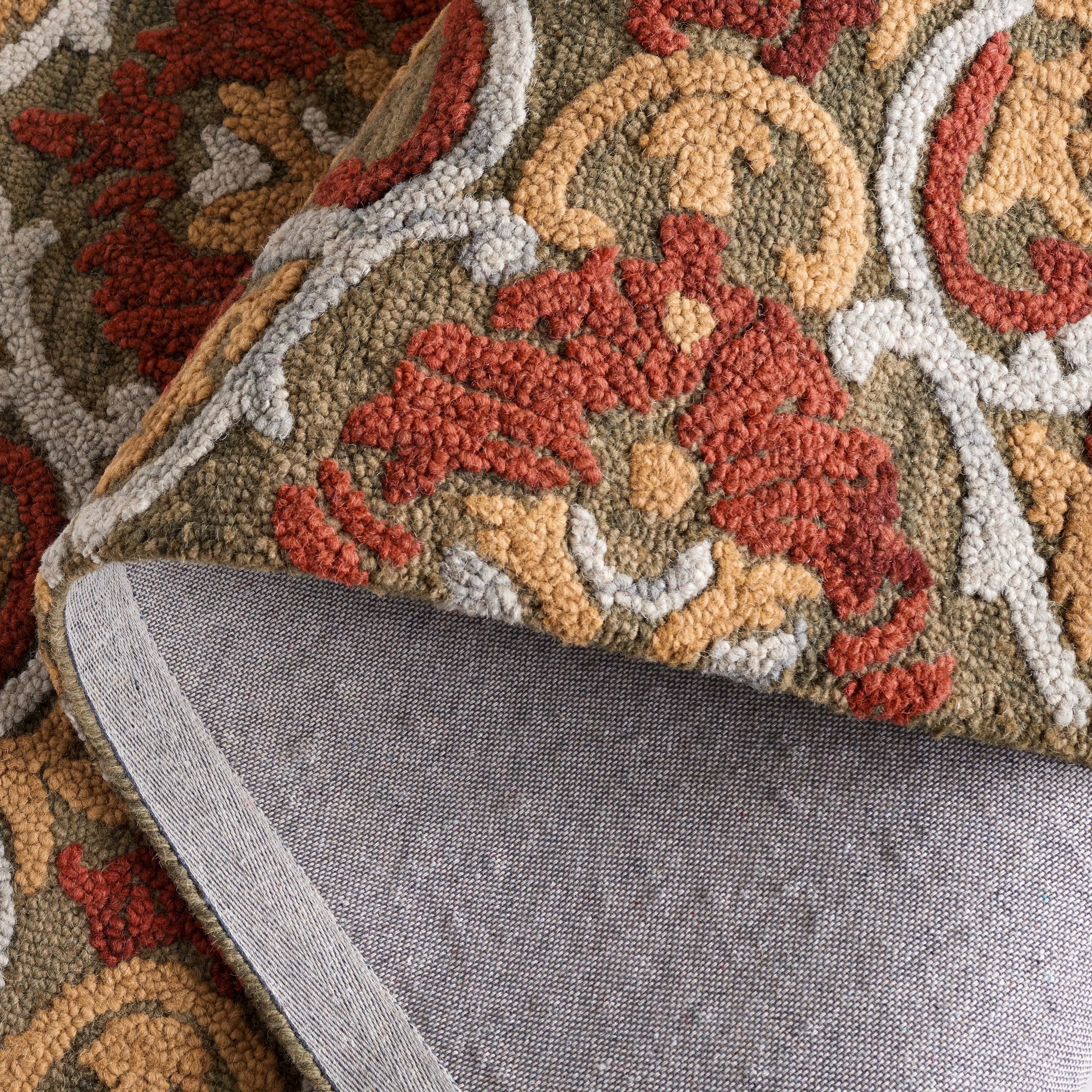 SAFAVIEH Handmade Blossom Porzia Floral Wool Rug