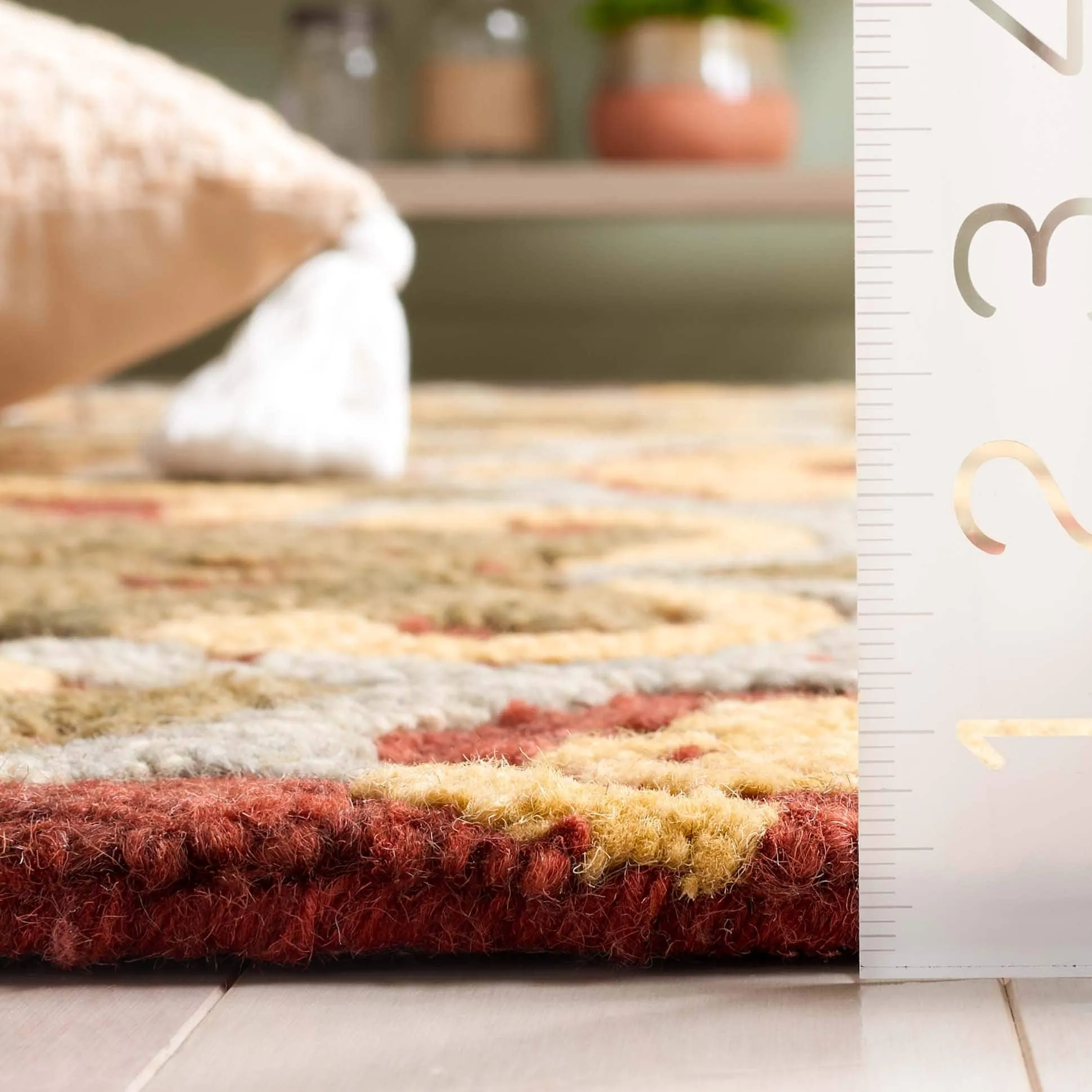 SAFAVIEH Handmade Blossom Porzia Floral Wool Rug