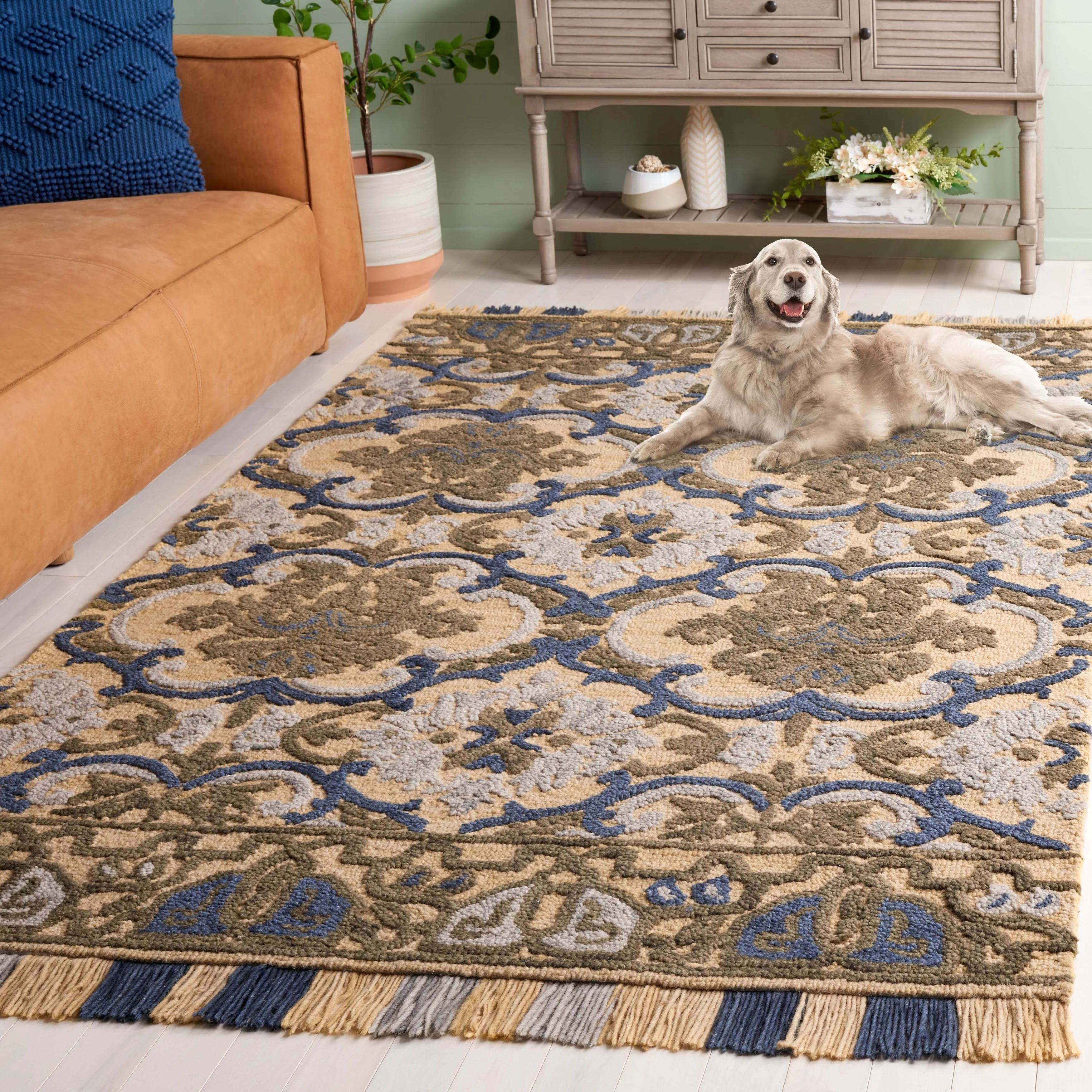 SAFAVIEH Handmade Blossom Porzia Floral Wool Rug