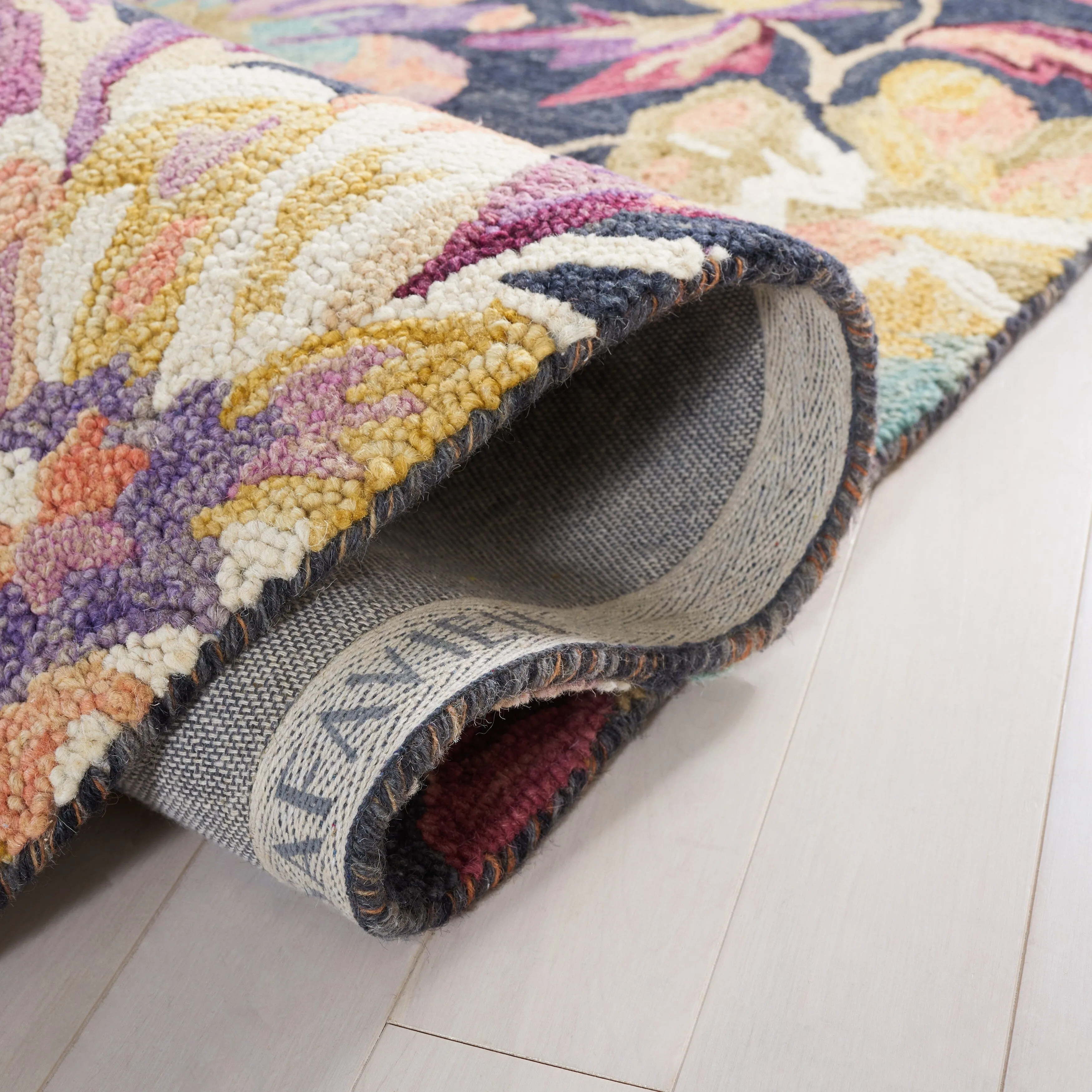 SAFAVIEH Handmade Blossom Roselotte French Country Floral Wool Rug