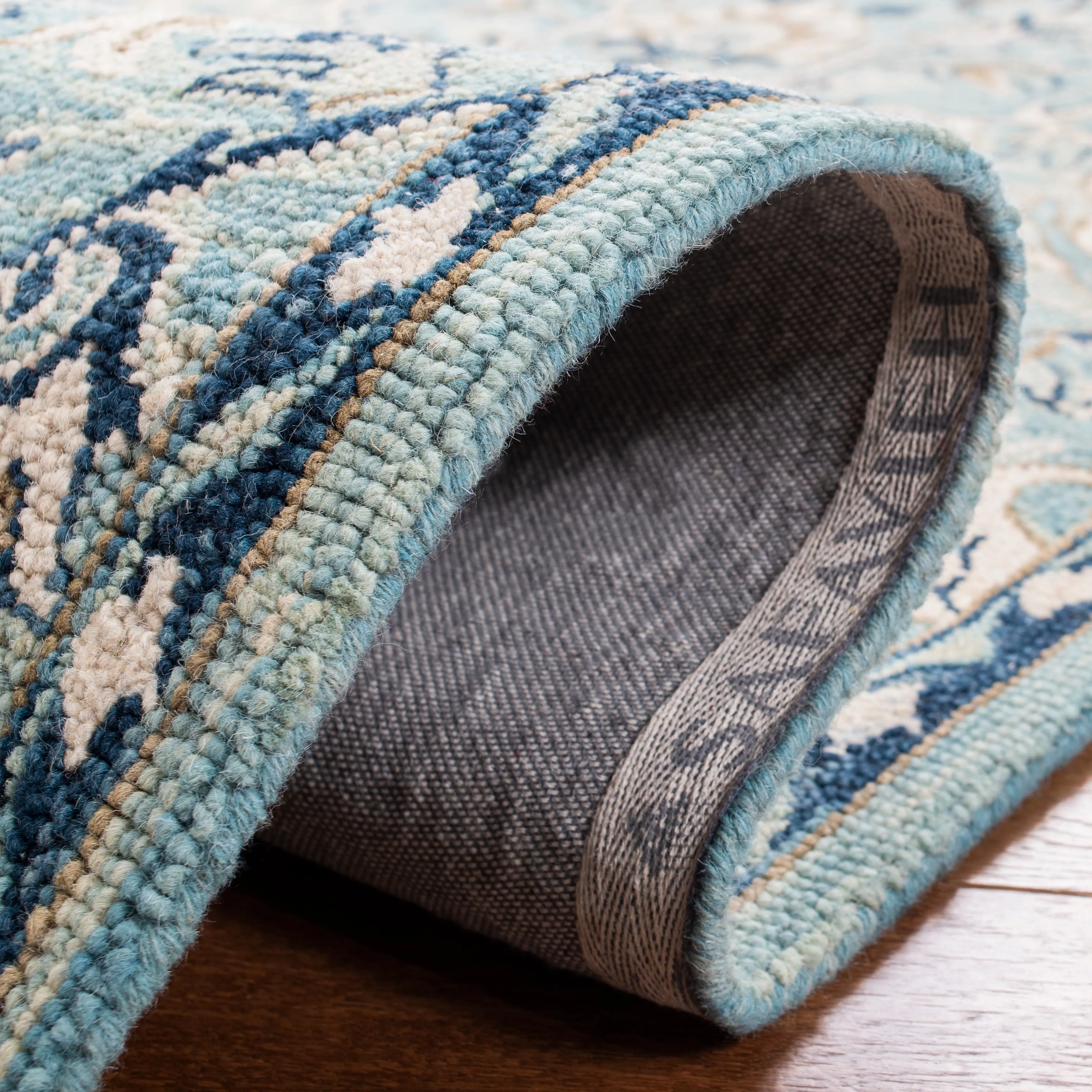 SAFAVIEH Handmade Blossom Souheila Modern Floral Wool Rug