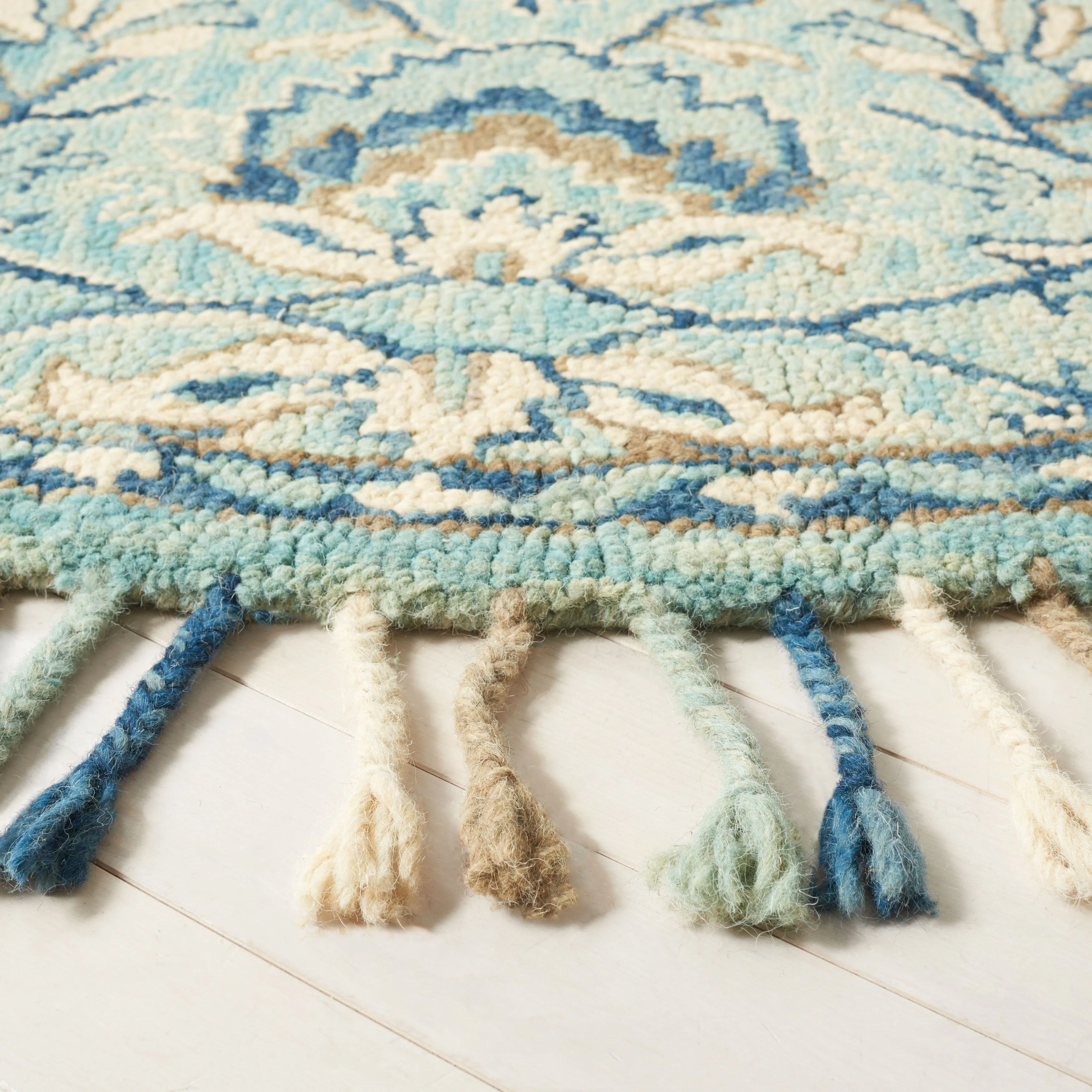 SAFAVIEH Handmade Blossom Souheila Modern Floral Wool Rug