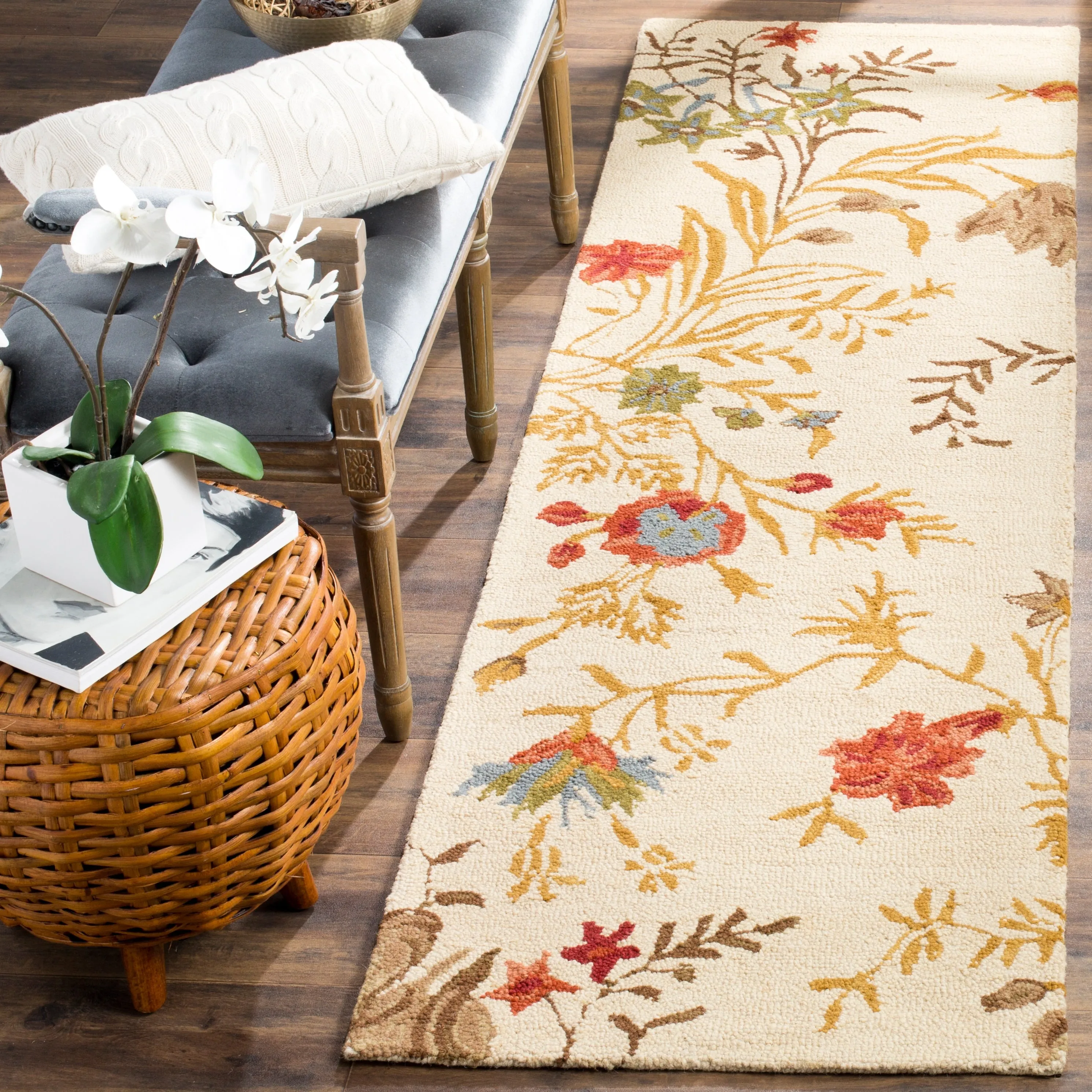 SAFAVIEH Handmade Blossom Wintrud Modern Floral Wool Rug