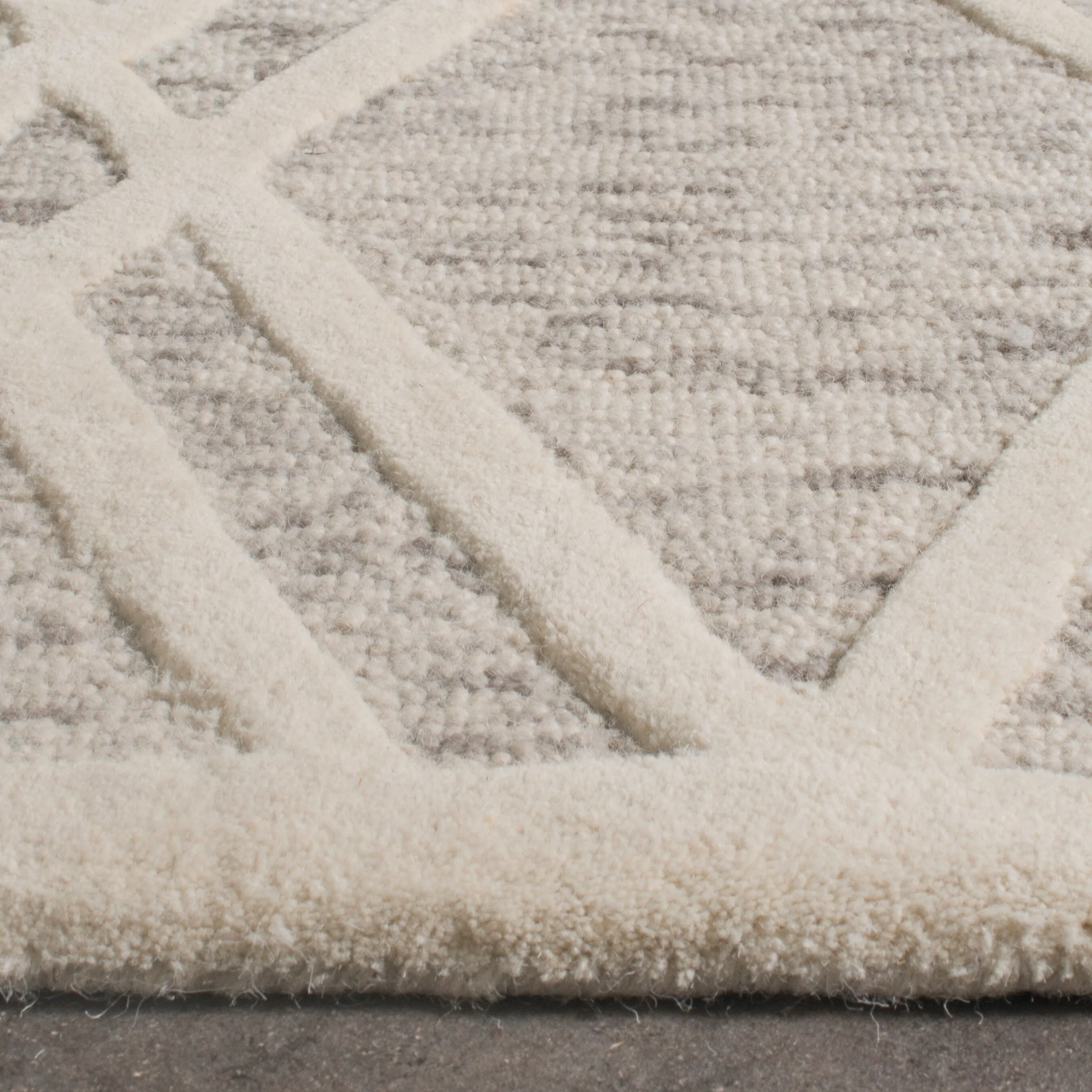 SAFAVIEH Handmade Cambridge Chieko Modern Wool Rug
