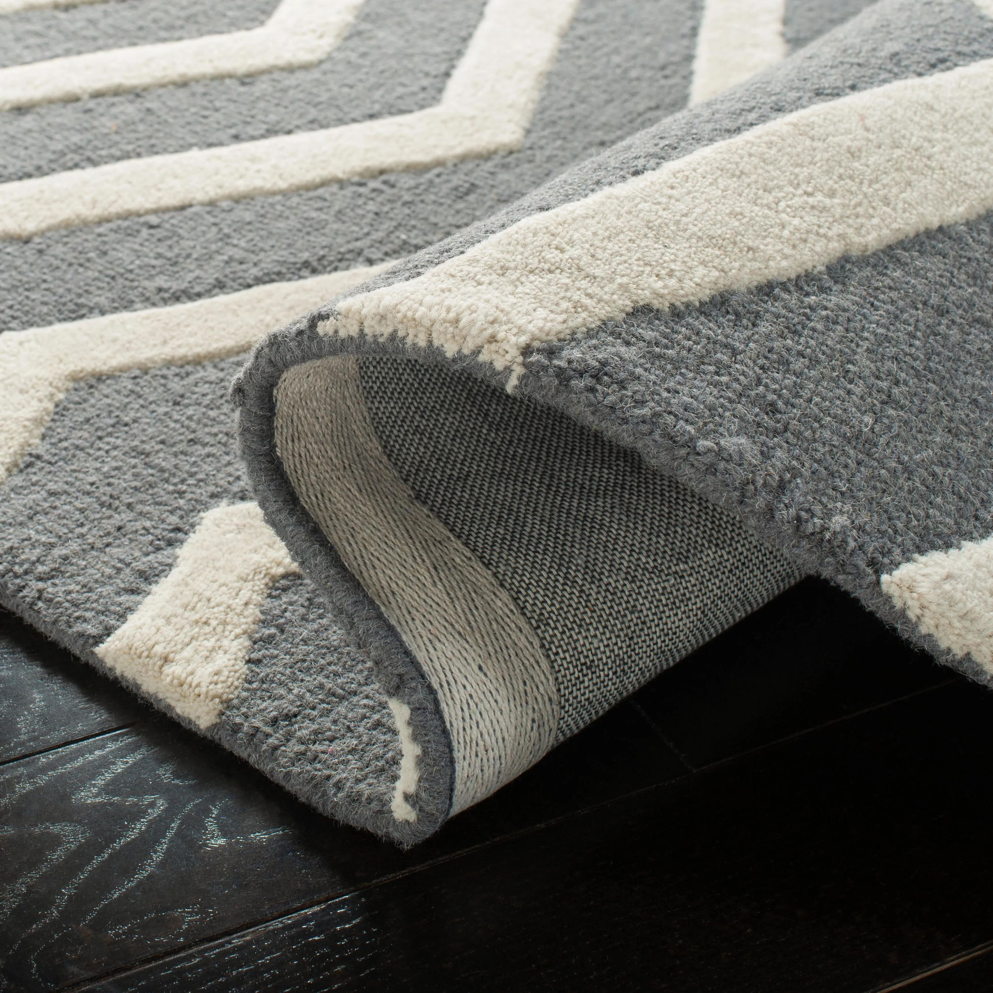 SAFAVIEH Handmade Cambridge Terttu Chevron Wool Rug