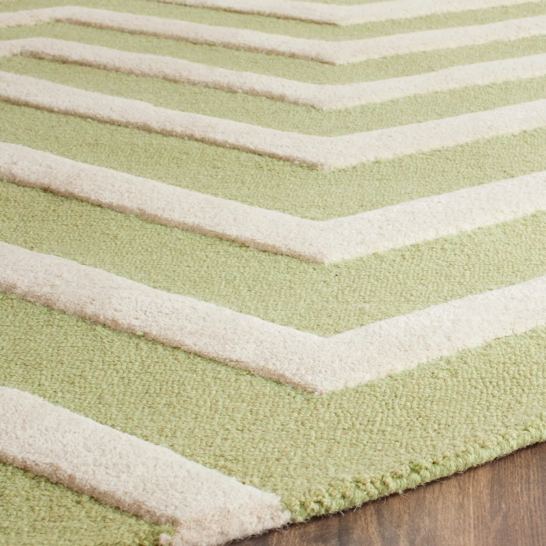 SAFAVIEH Handmade Cambridge Terttu Chevron Wool Rug