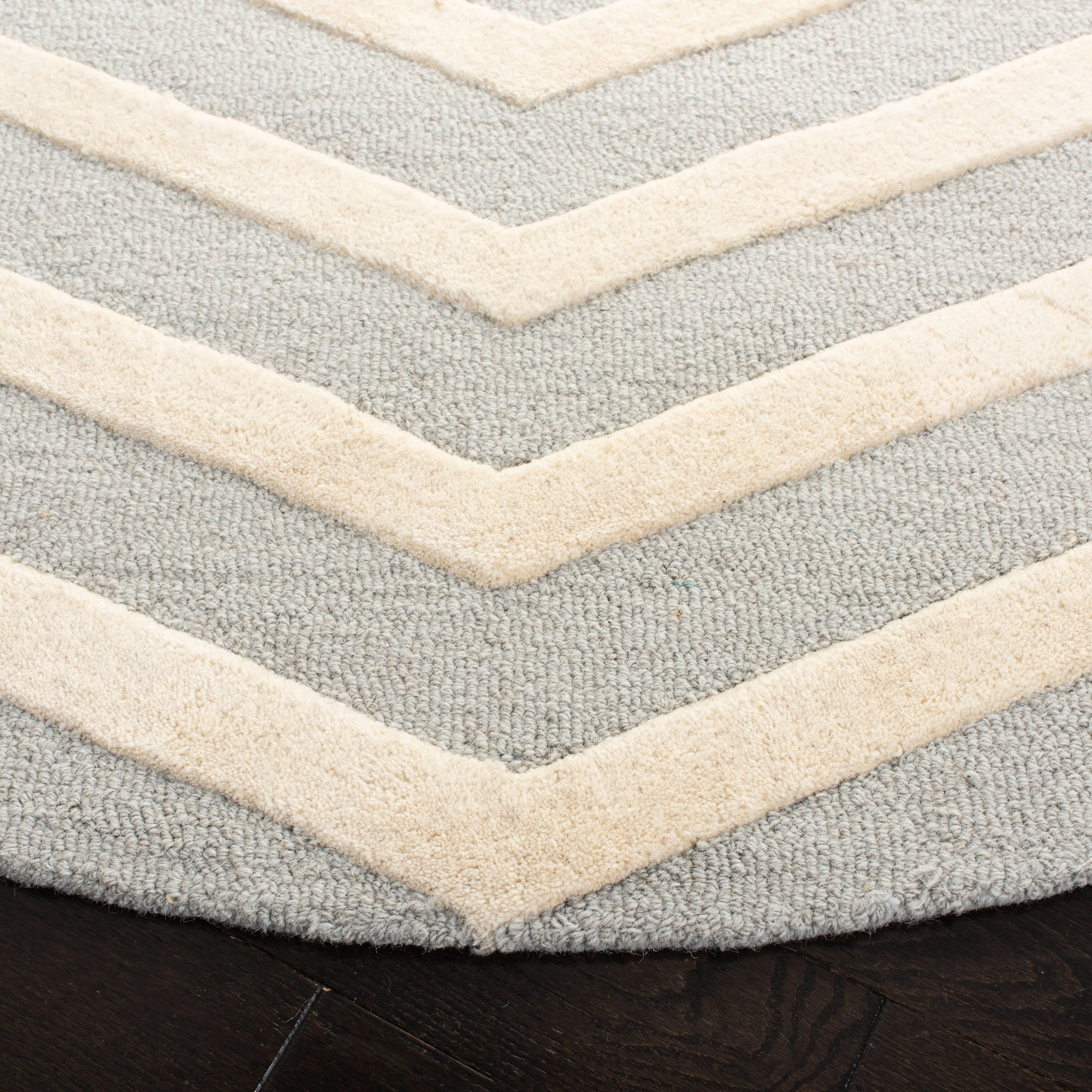 SAFAVIEH Handmade Cambridge Terttu Chevron Wool Rug