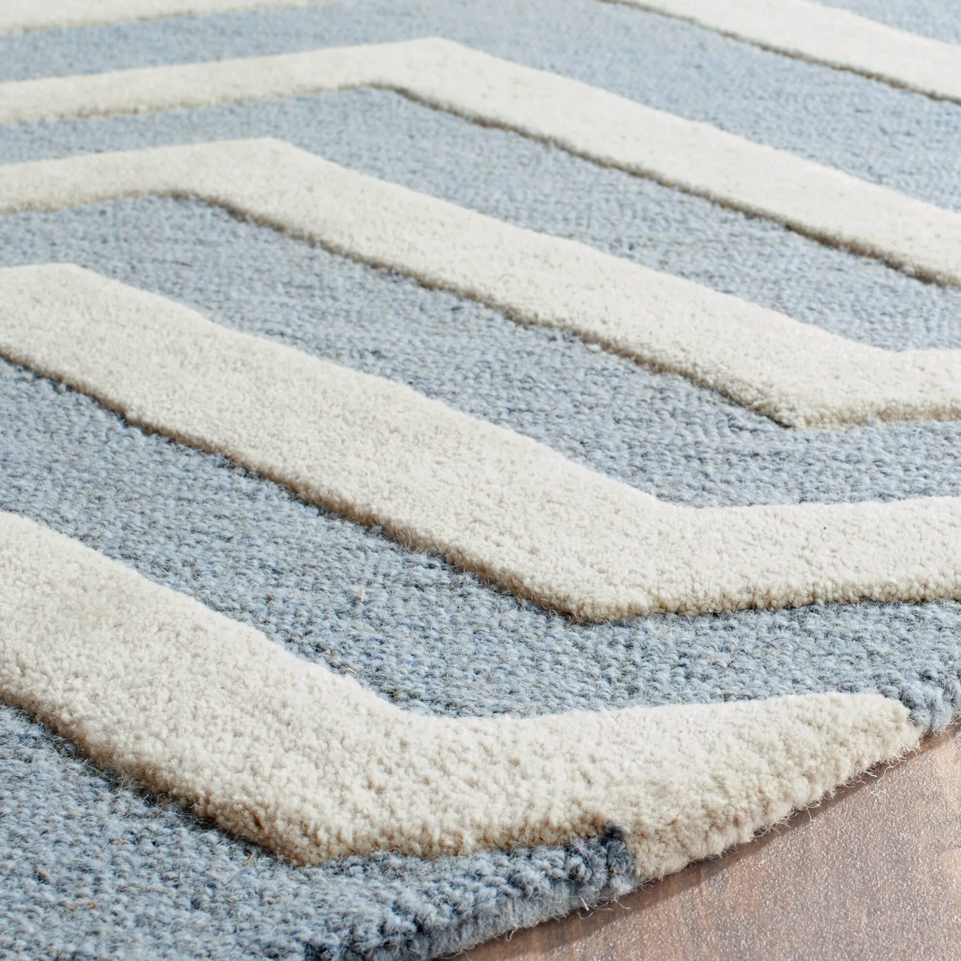 SAFAVIEH Handmade Cambridge Terttu Chevron Wool Rug