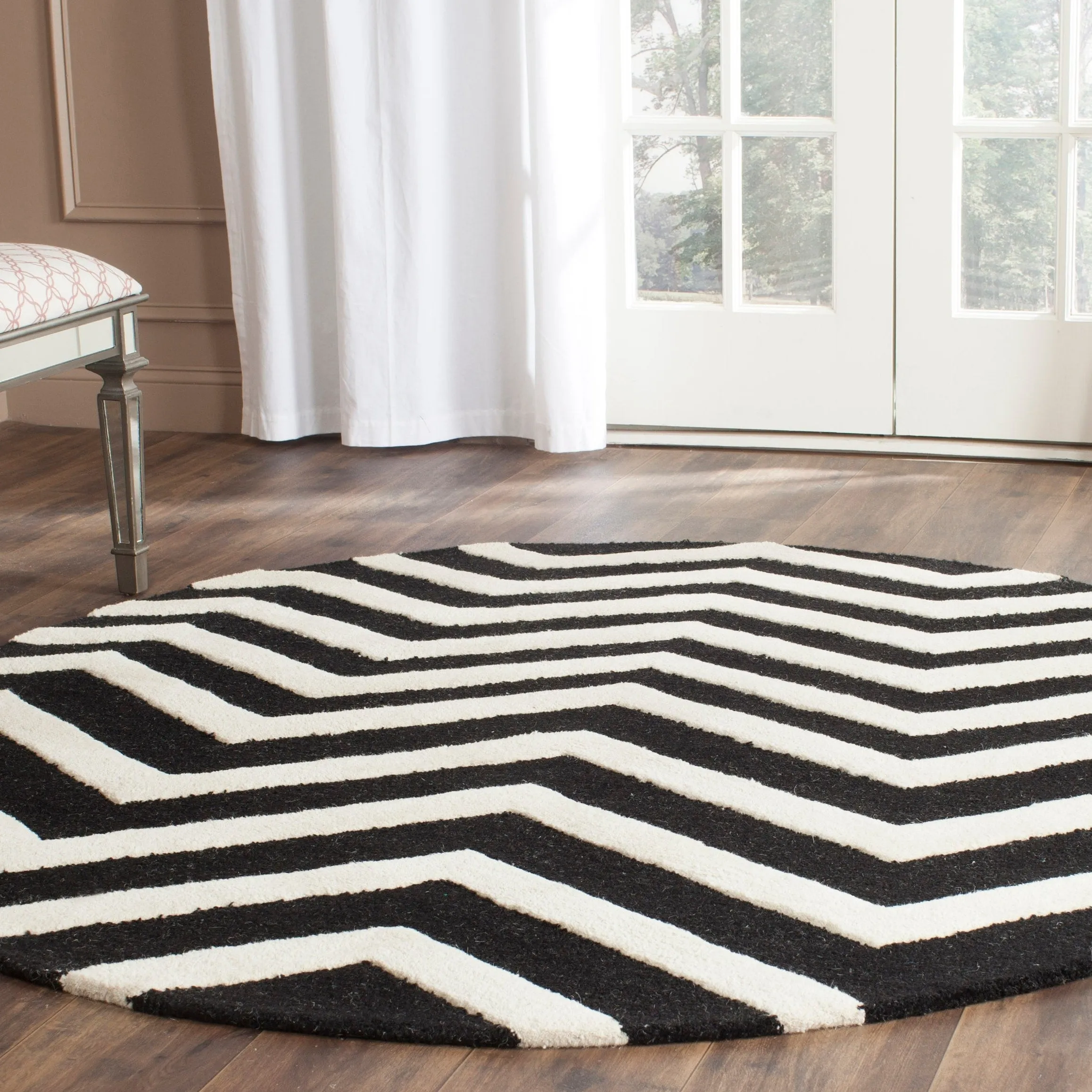 SAFAVIEH Handmade Cambridge Terttu Chevron Wool Rug
