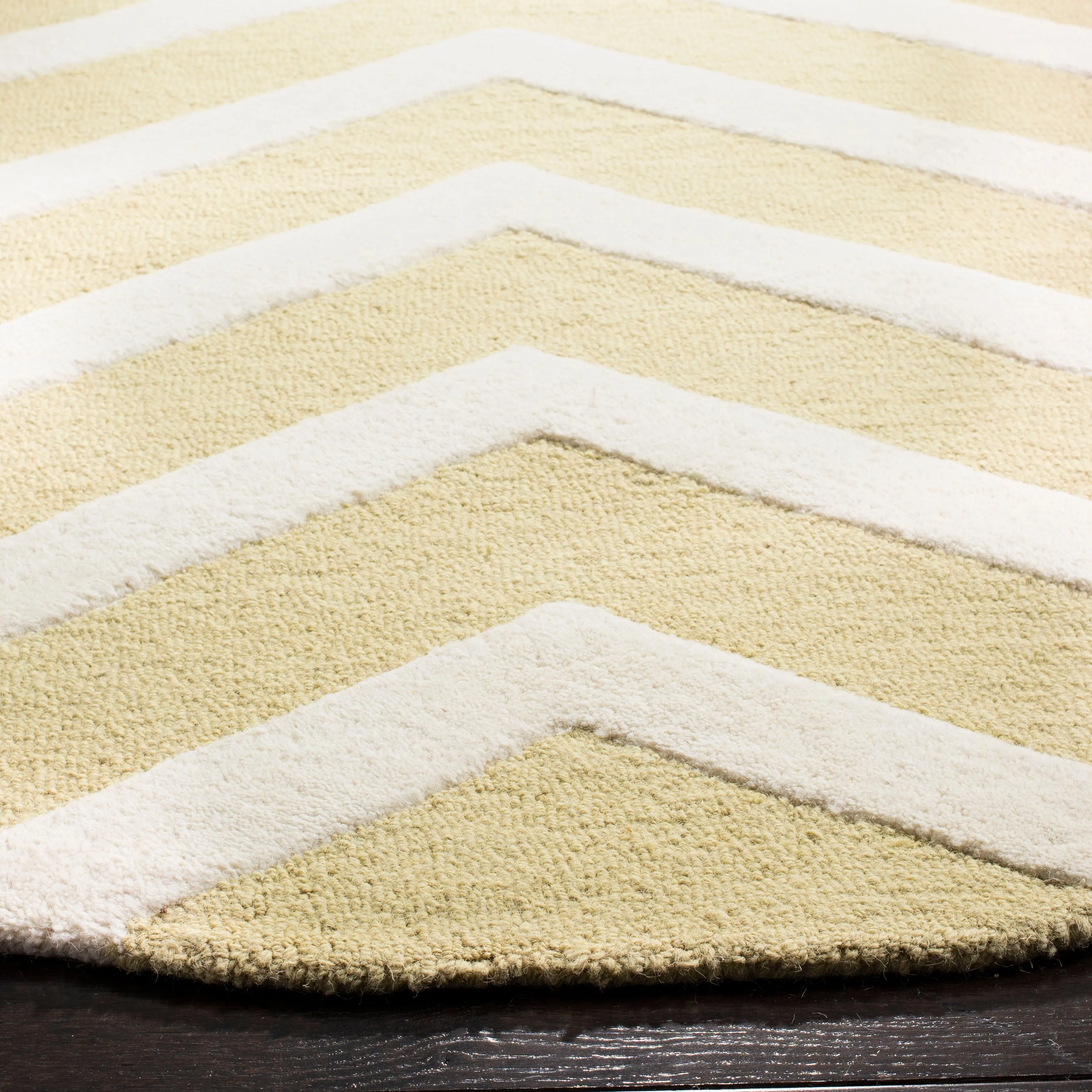SAFAVIEH Handmade Cambridge Terttu Chevron Wool Rug