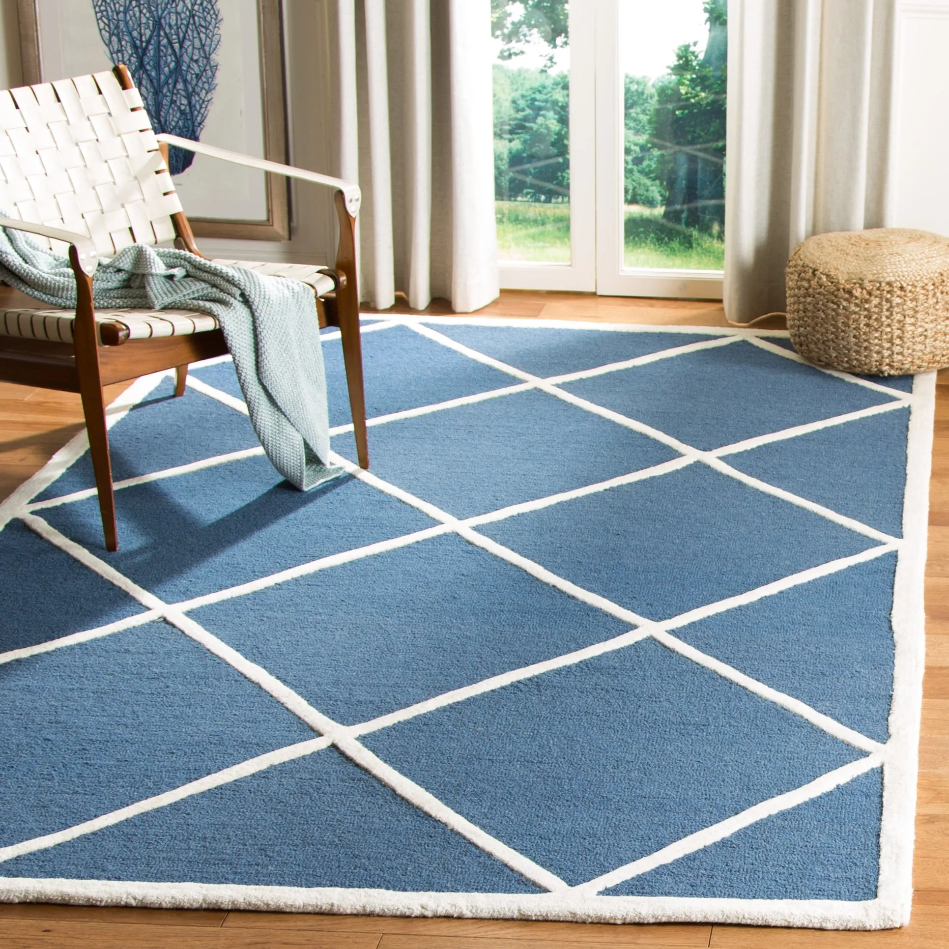 SAFAVIEH Handmade Cambridge Vija Modern Moroccan Wool Rug