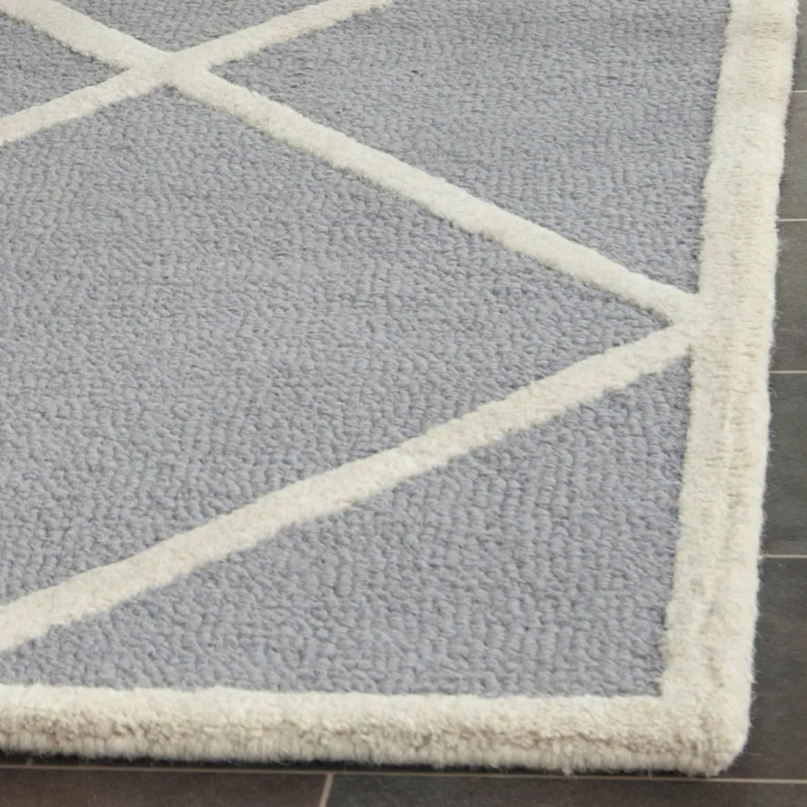 SAFAVIEH Handmade Cambridge Vija Modern Moroccan Wool Rug