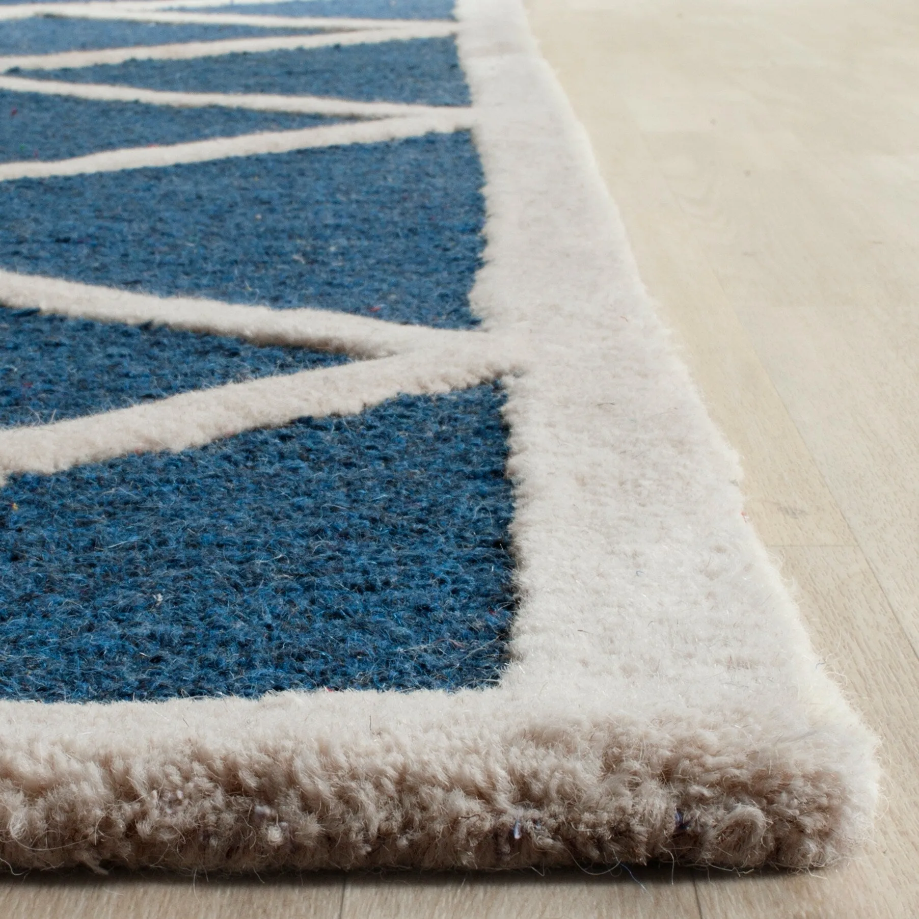 SAFAVIEH Handmade Cambridge Vija Modern Moroccan Wool Rug