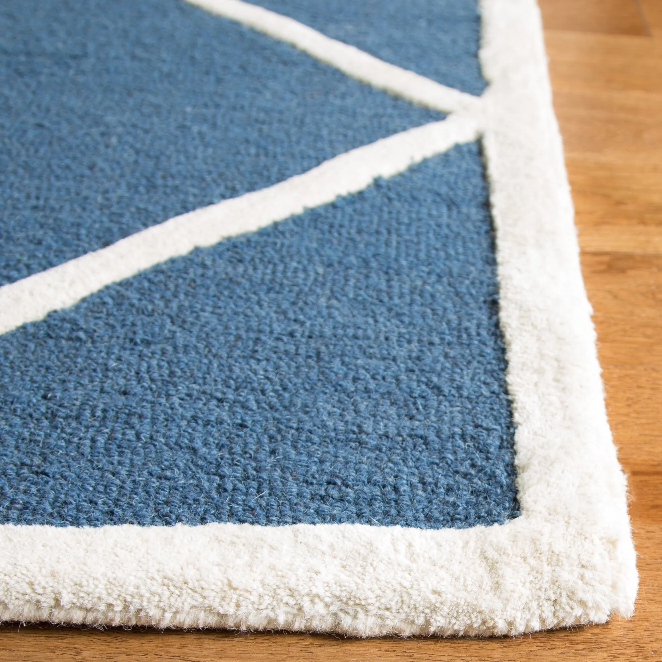 SAFAVIEH Handmade Cambridge Vija Modern Moroccan Wool Rug