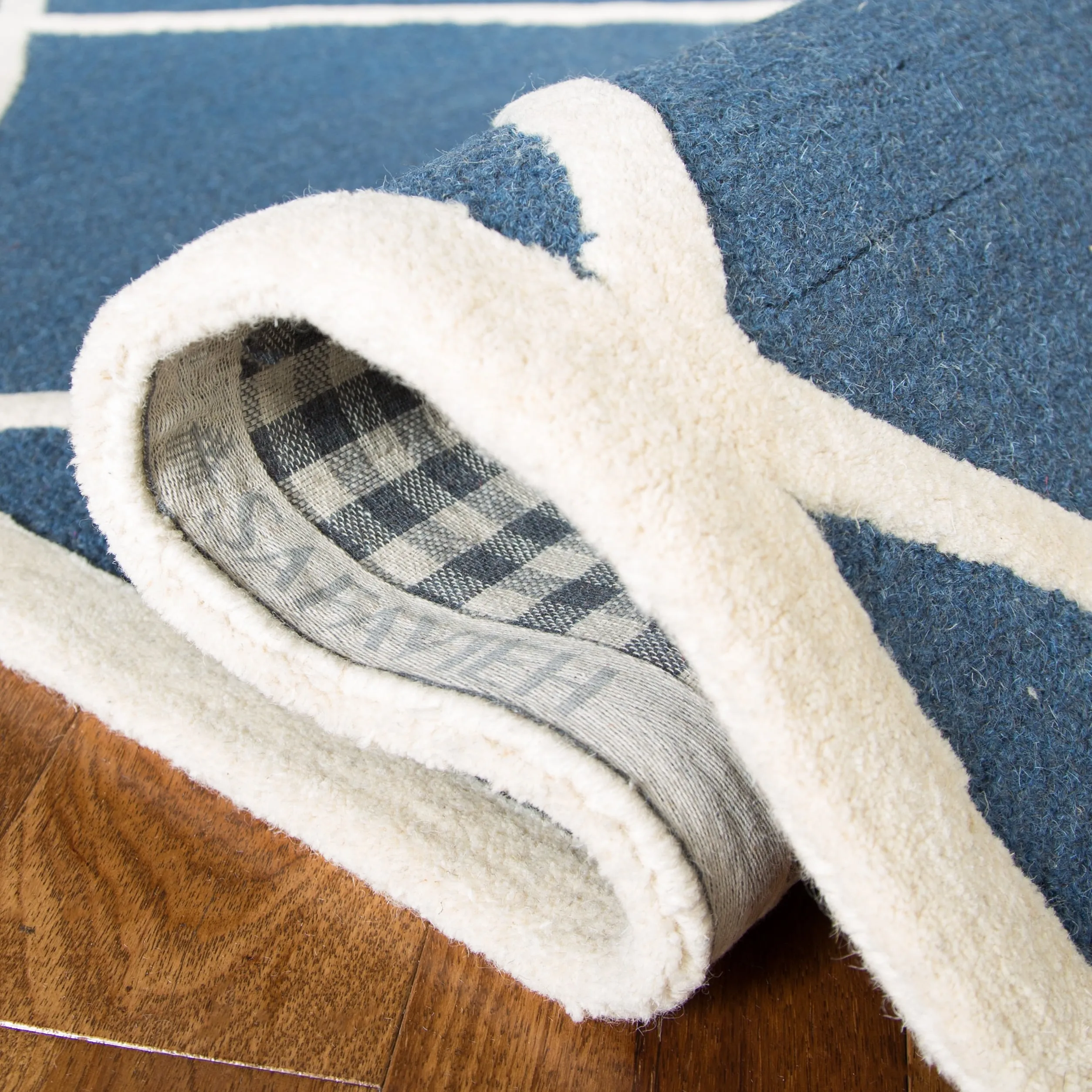 SAFAVIEH Handmade Cambridge Vija Modern Moroccan Wool Rug