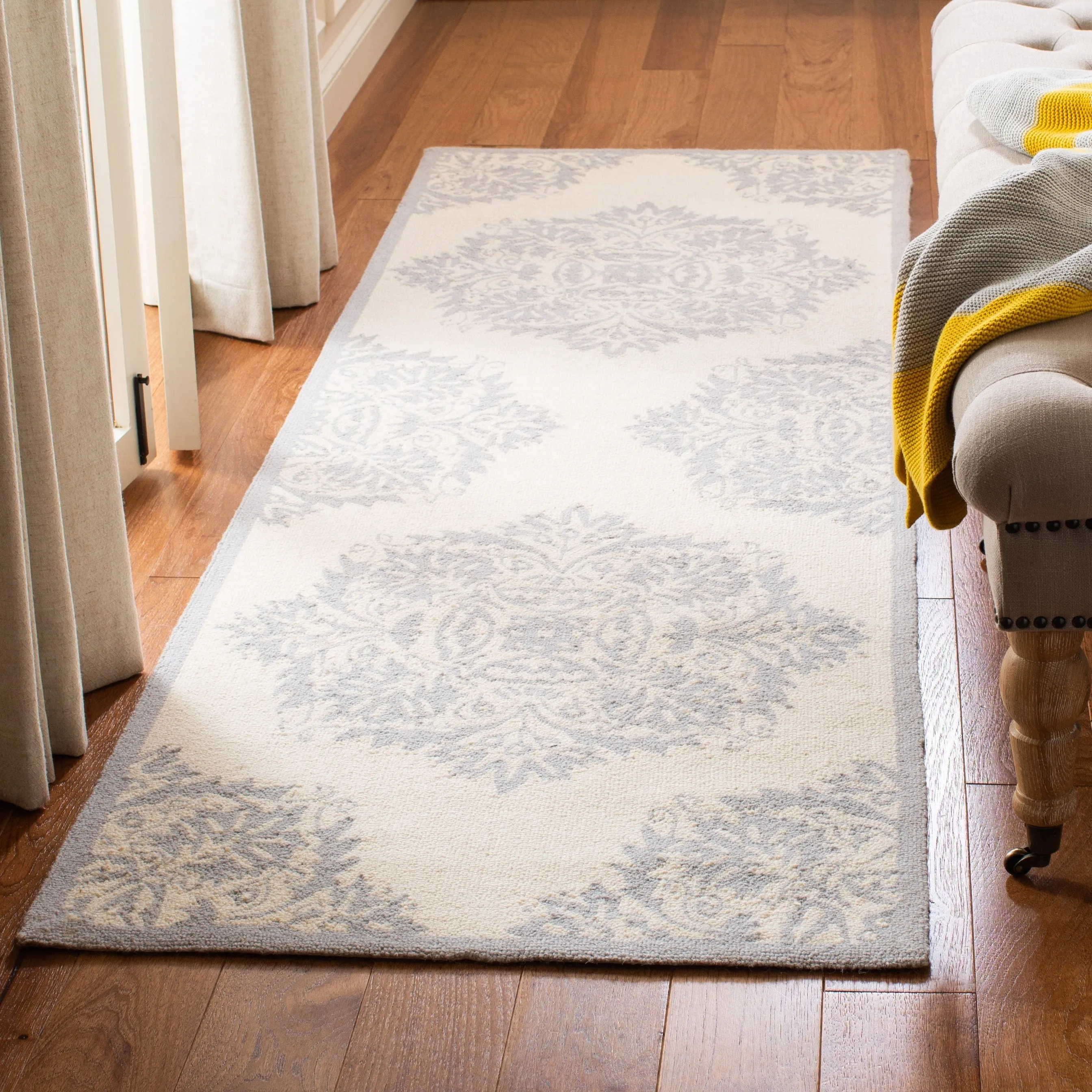 SAFAVIEH Handmade Chelsea Bauke French Country Wool Rug