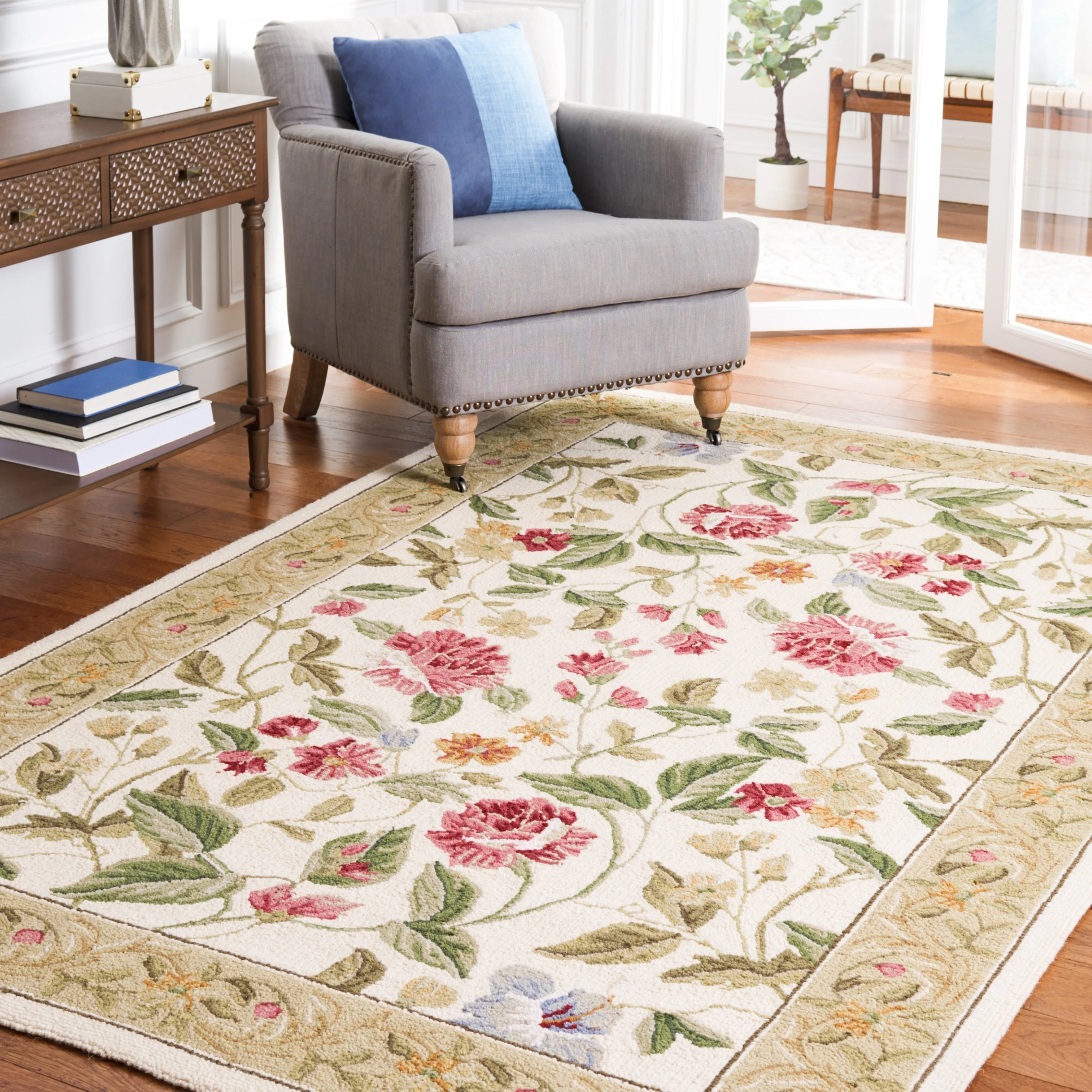 SAFAVIEH Handmade Chelsea Faigel French Country Floral Wool Rug