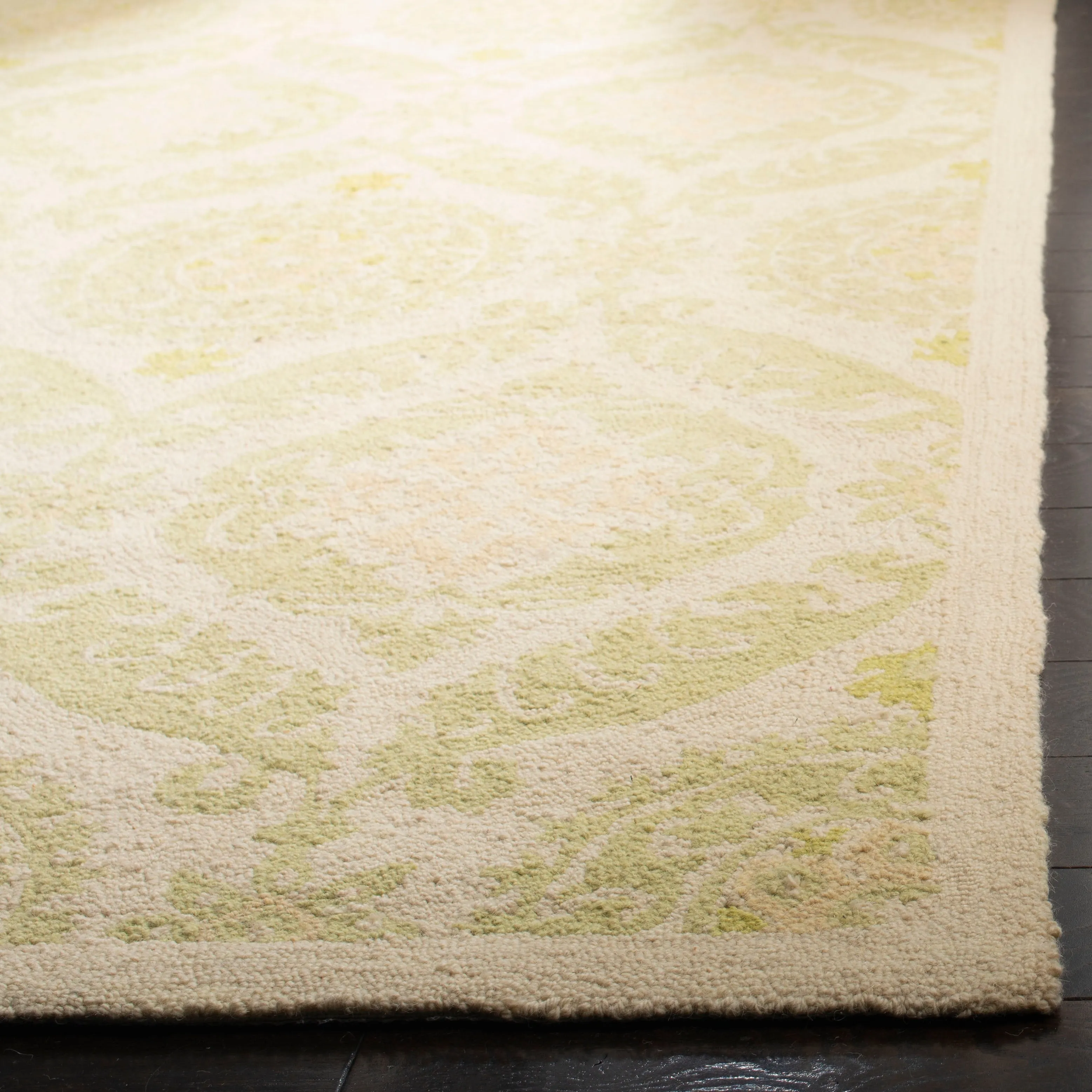 SAFAVIEH Handmade Chelsea Nazeli French Country Wool Rug