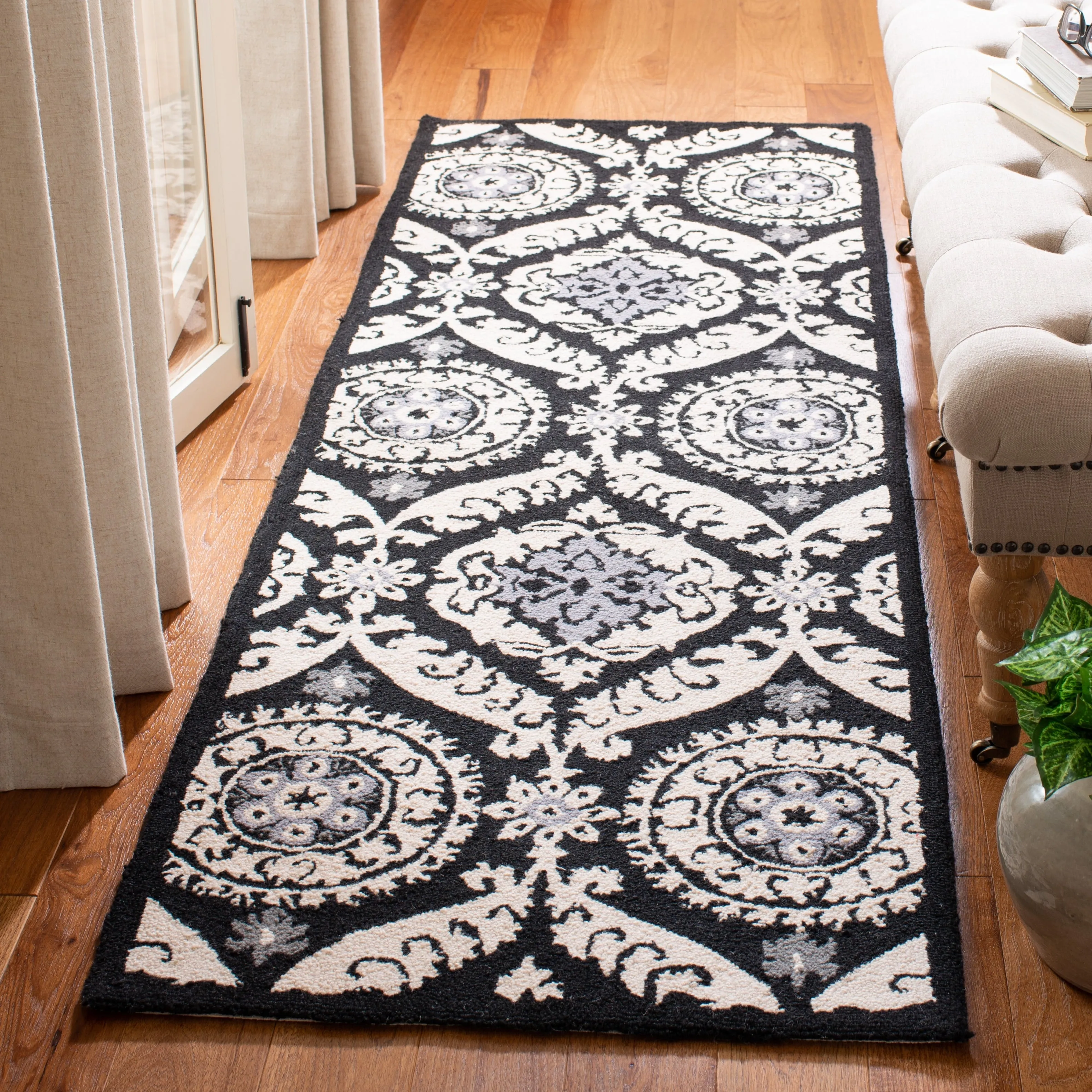 SAFAVIEH Handmade Chelsea Nazeli French Country Wool Rug