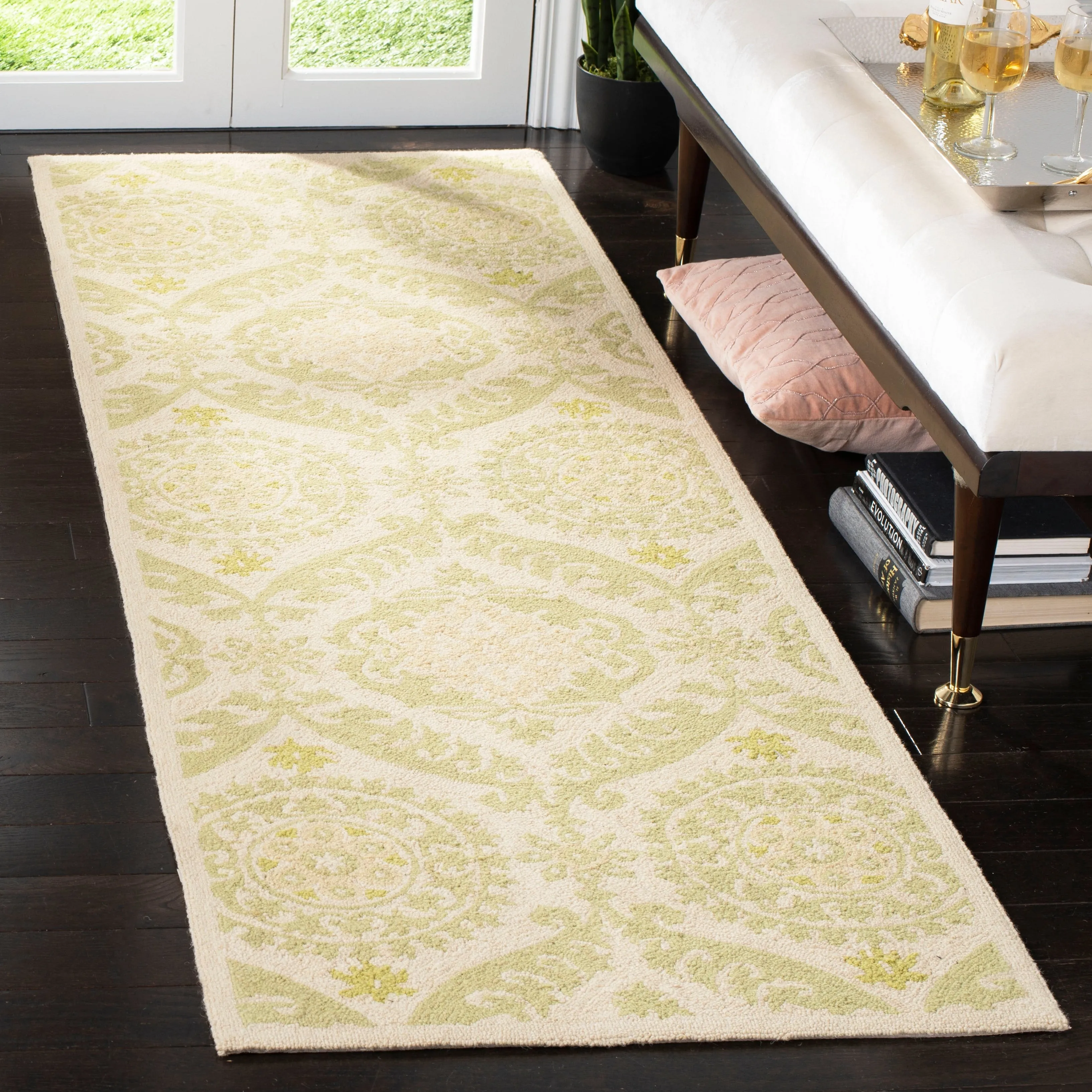 SAFAVIEH Handmade Chelsea Nazeli French Country Wool Rug