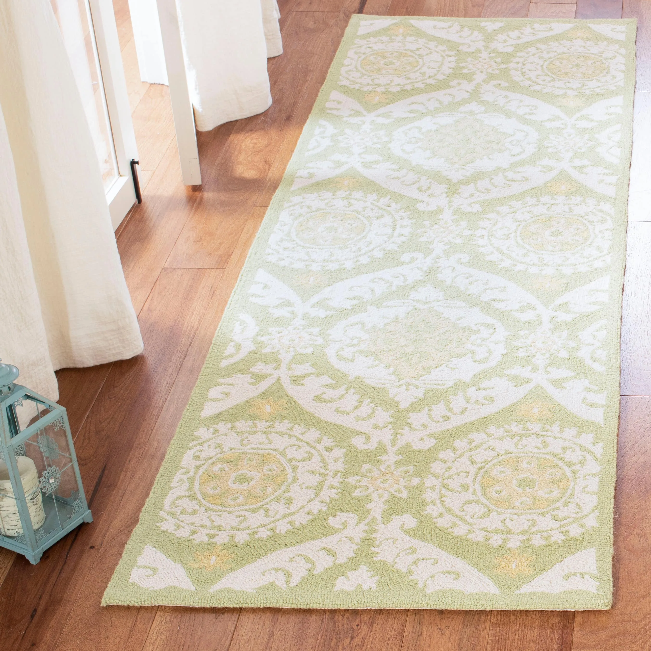 SAFAVIEH Handmade Chelsea Nazeli French Country Wool Rug