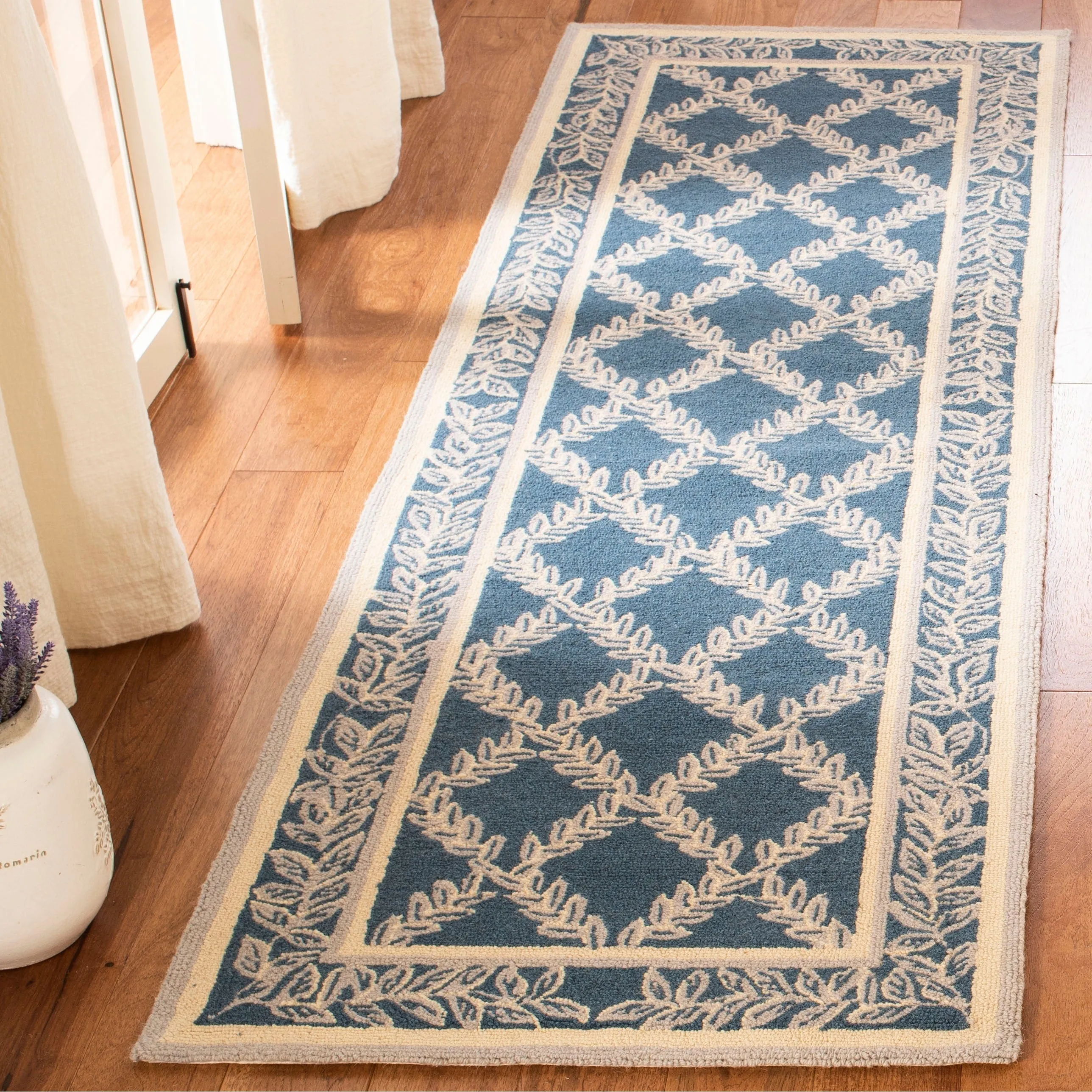 SAFAVIEH Handmade Chelsea Sunstripe Trellis French Country Wool Rug