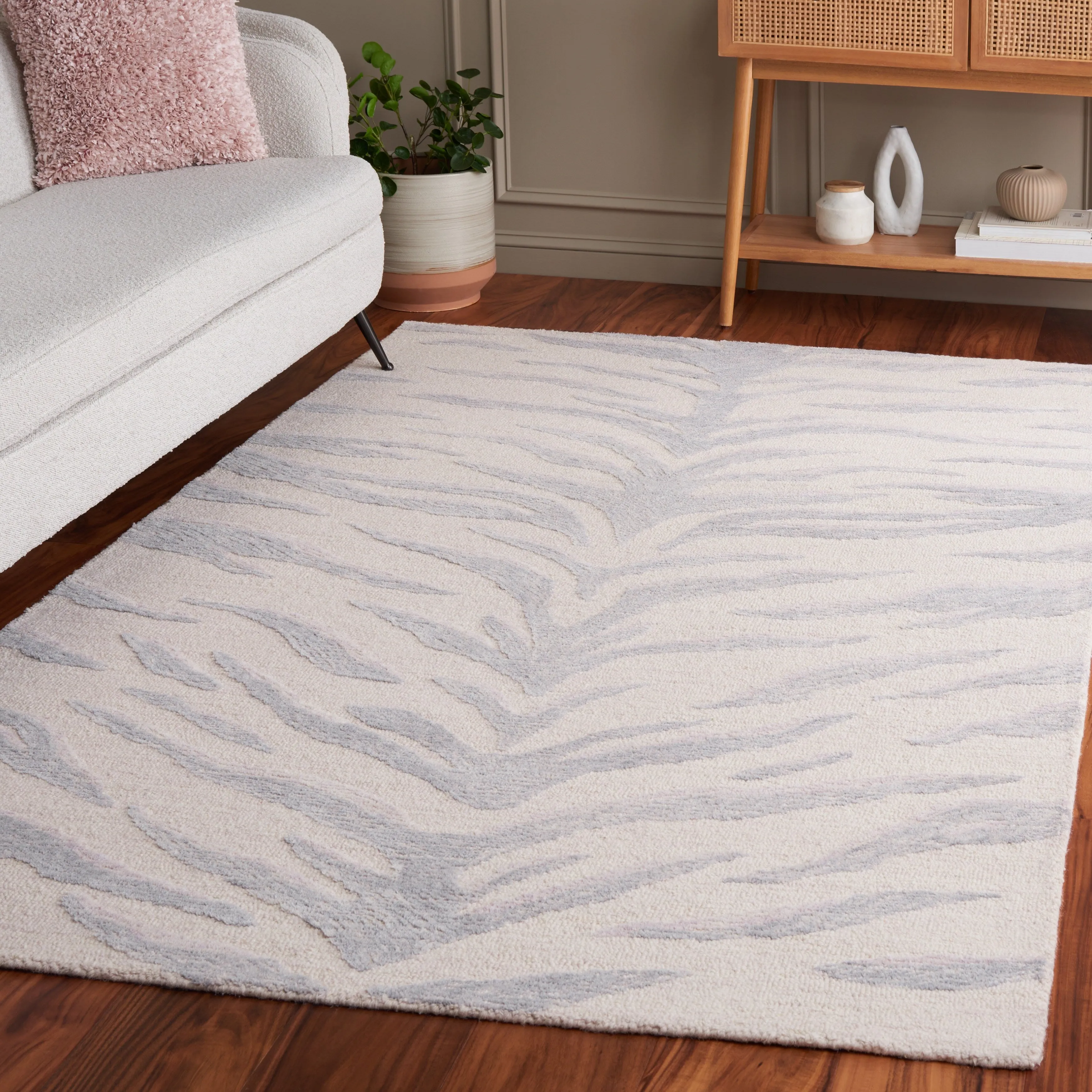 SAFAVIEH Handmade Ebony Dasena Modern Wool Rug