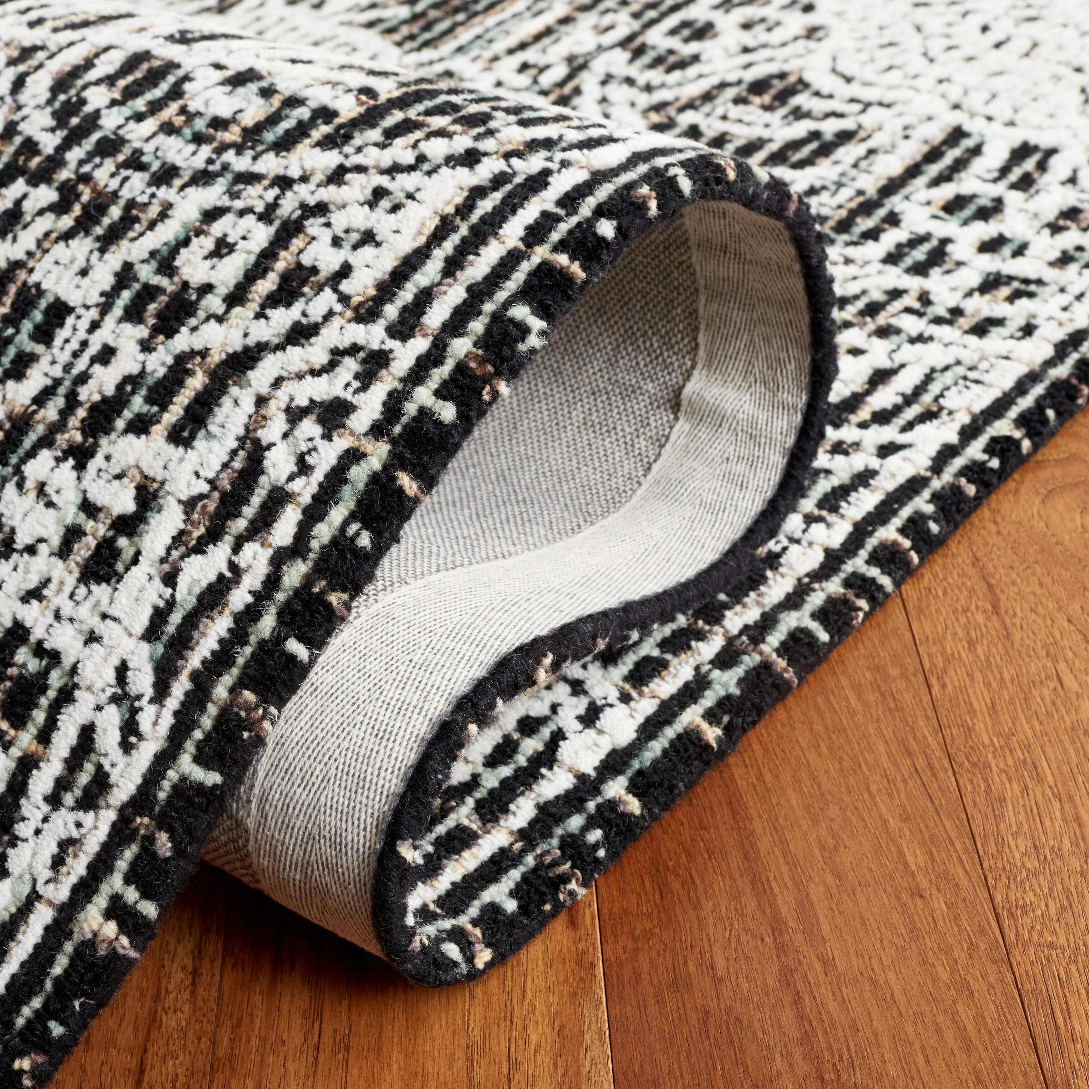 SAFAVIEH Handmade Ebony Dita Modern Floral Wool Rug