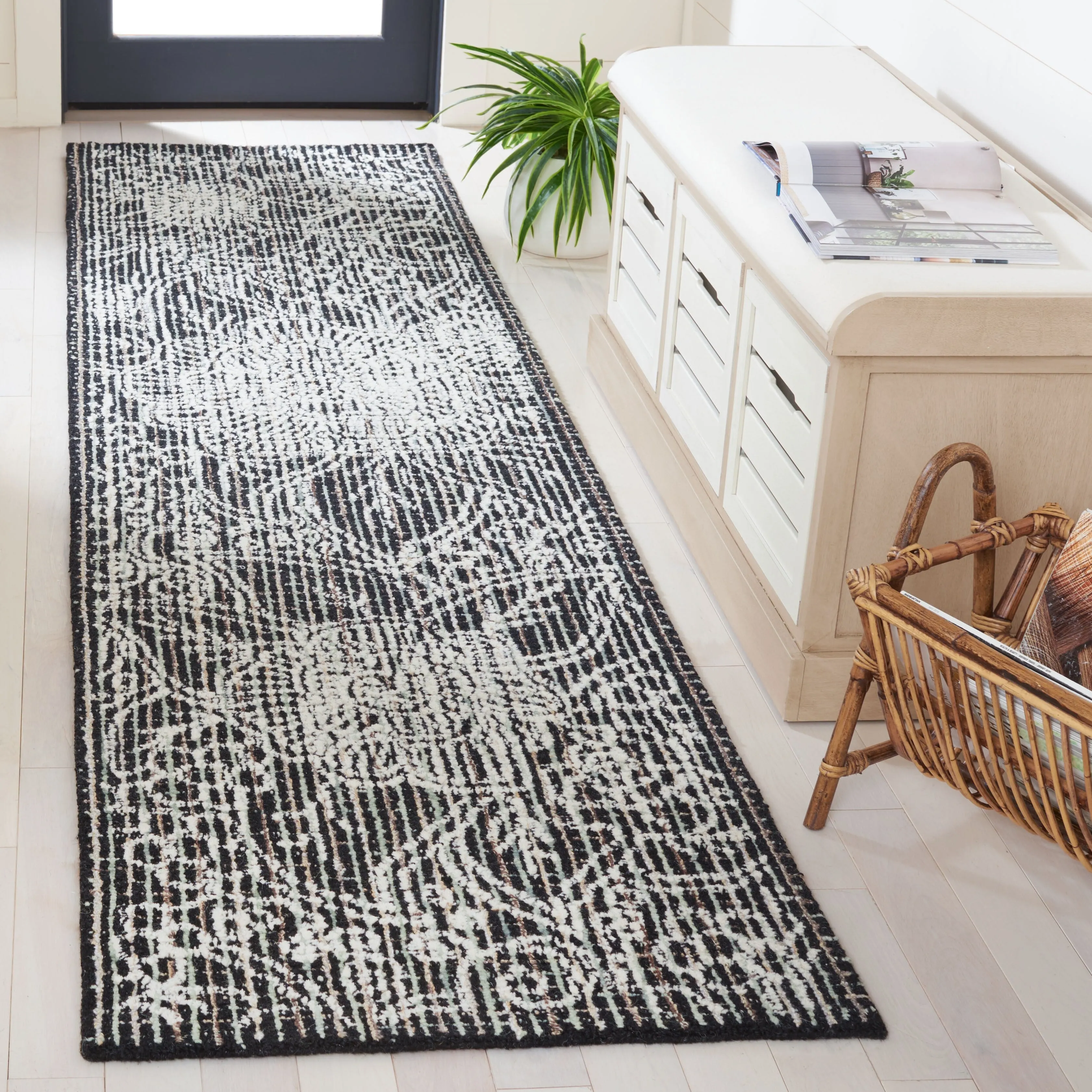 SAFAVIEH Handmade Ebony Dita Modern Floral Wool Rug