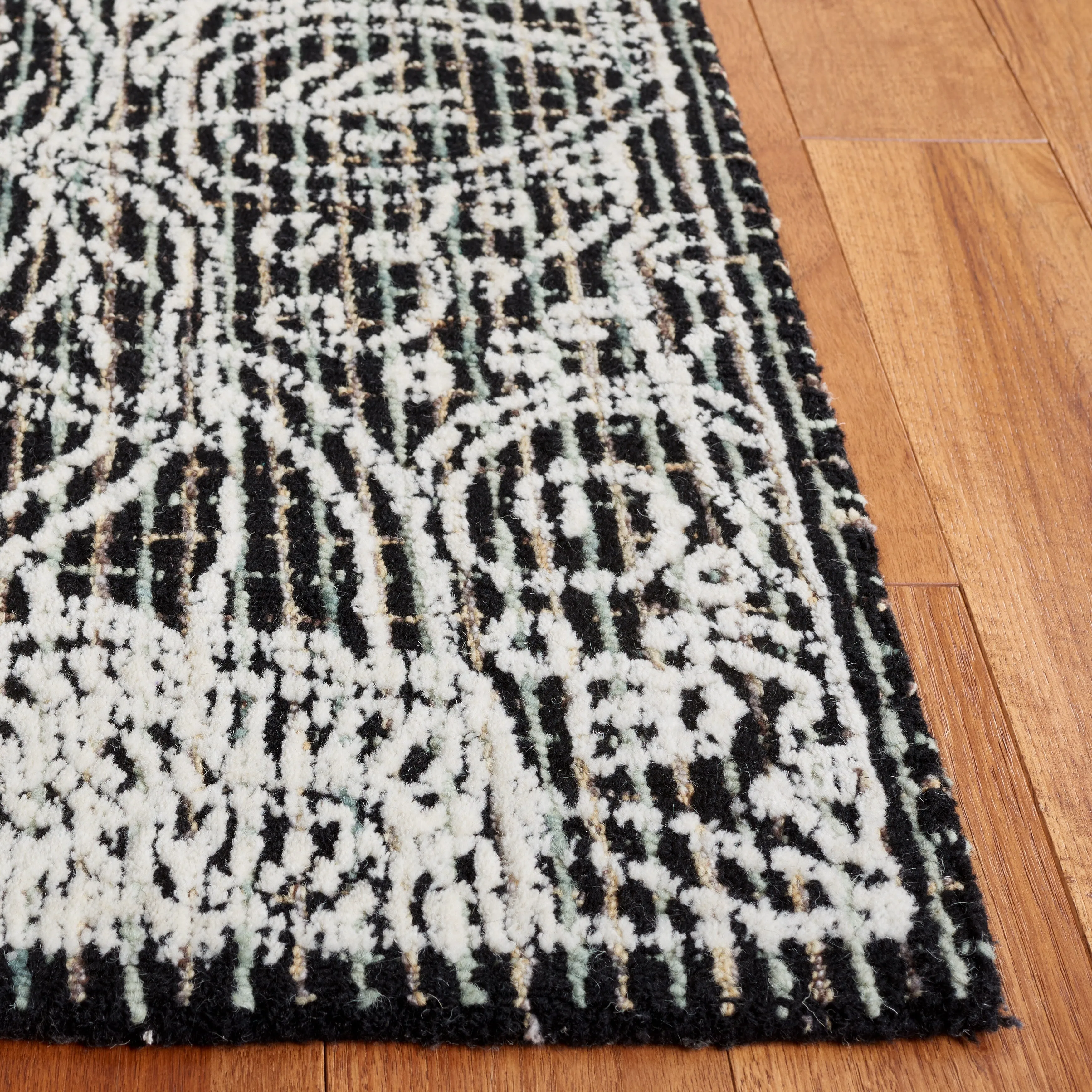 SAFAVIEH Handmade Ebony Dita Modern Floral Wool Rug