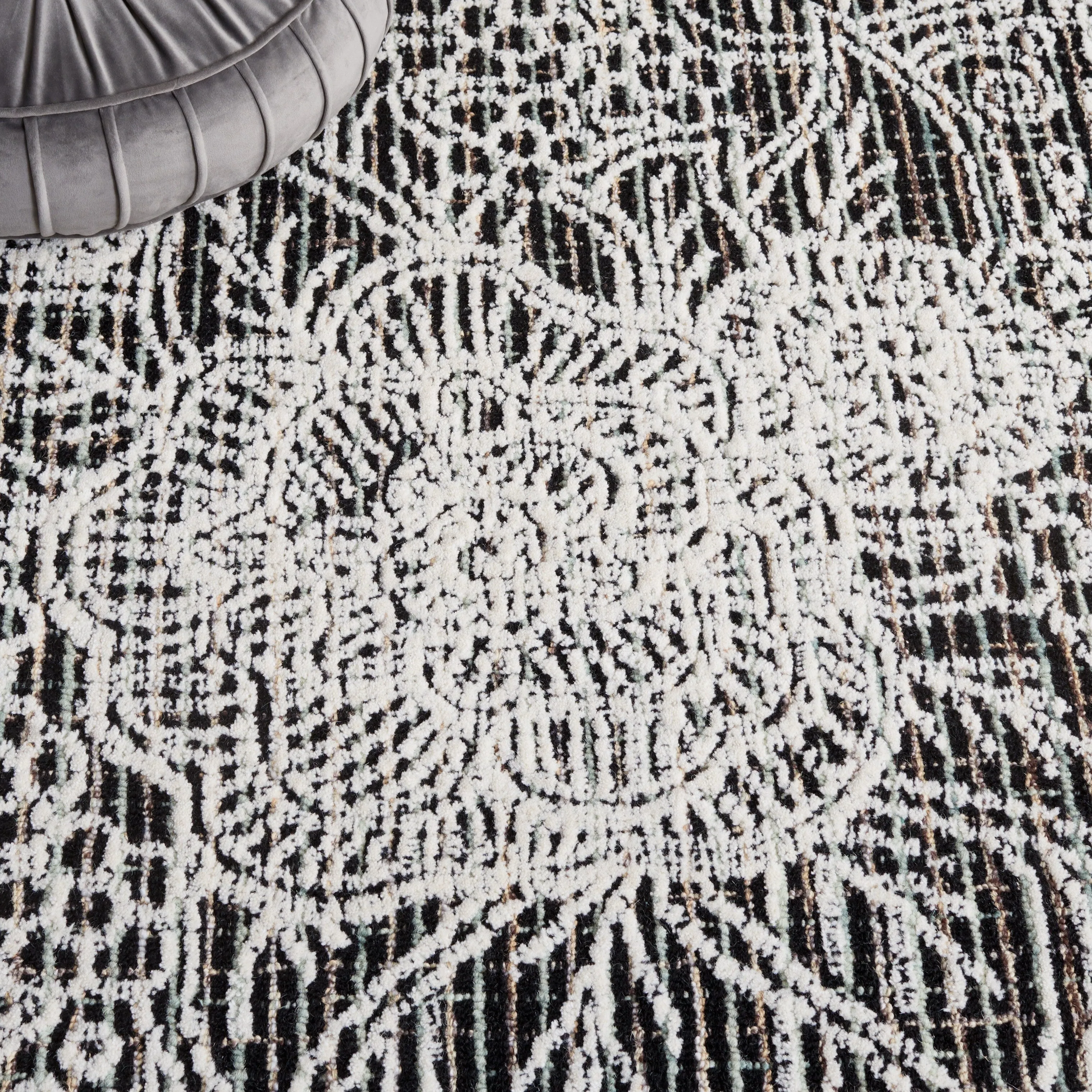 SAFAVIEH Handmade Ebony Dita Modern Floral Wool Rug