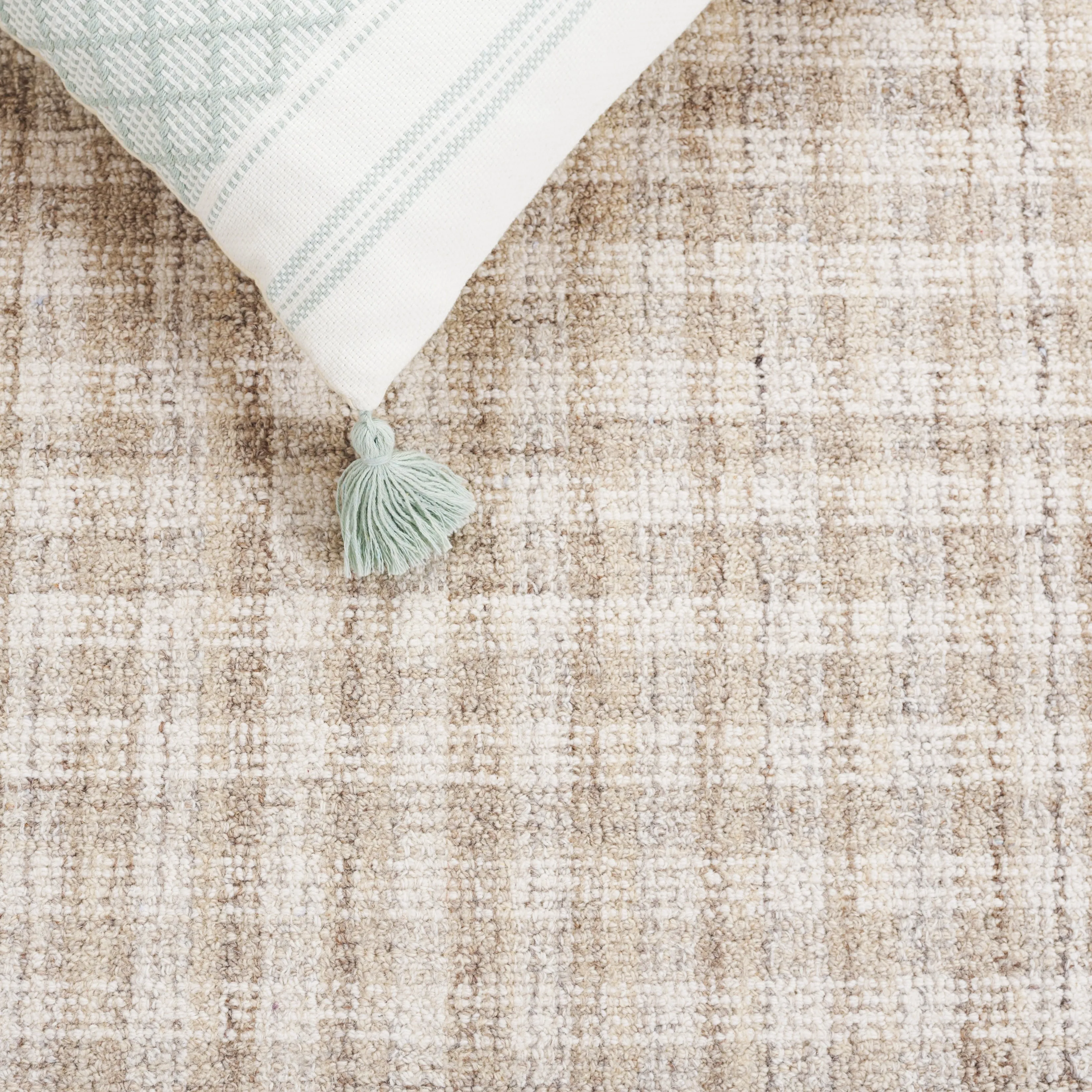 SAFAVIEH Handmade Ebony Katarin Gingham Wool Rug