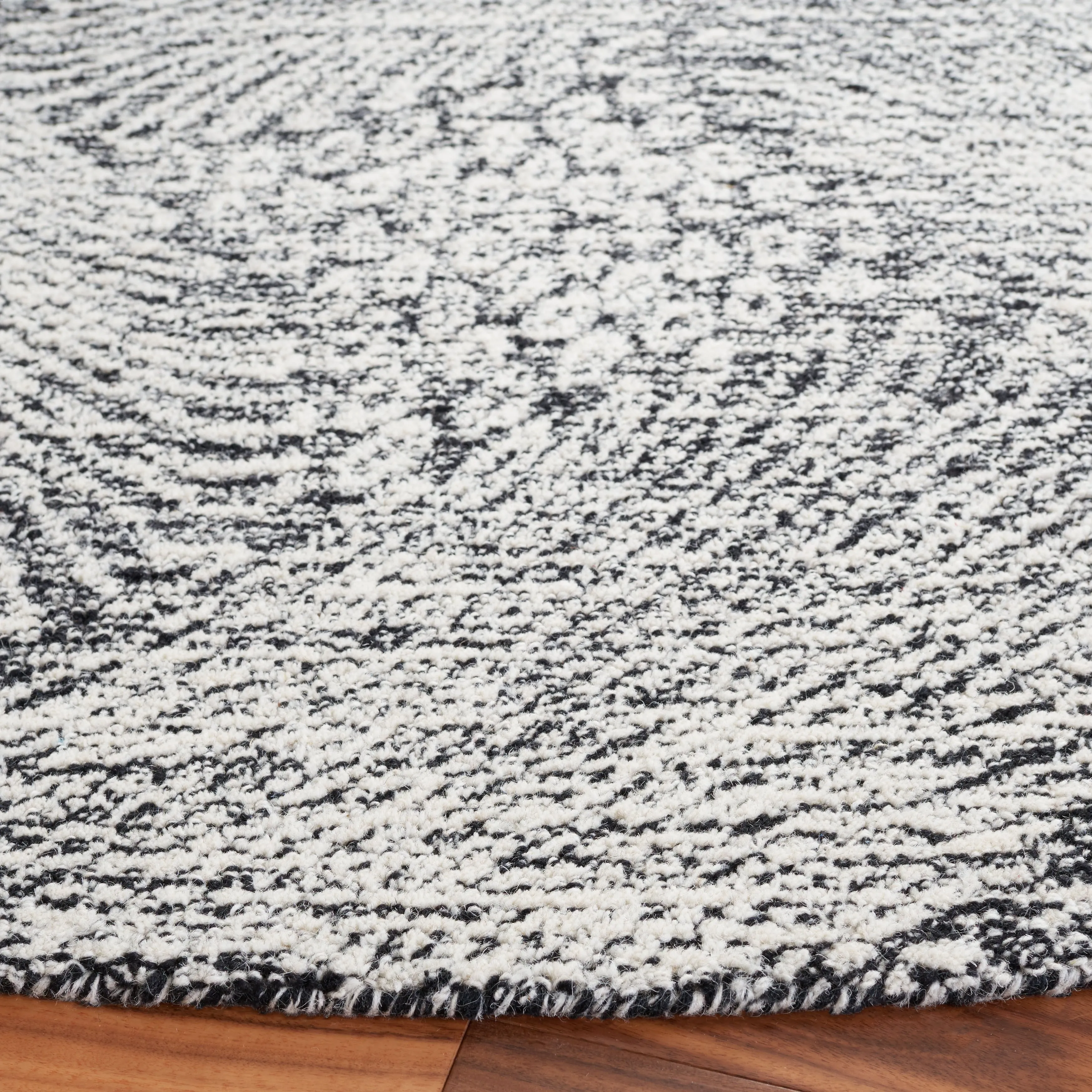 SAFAVIEH Handmade Ebony Siggi Modern Wool Rug