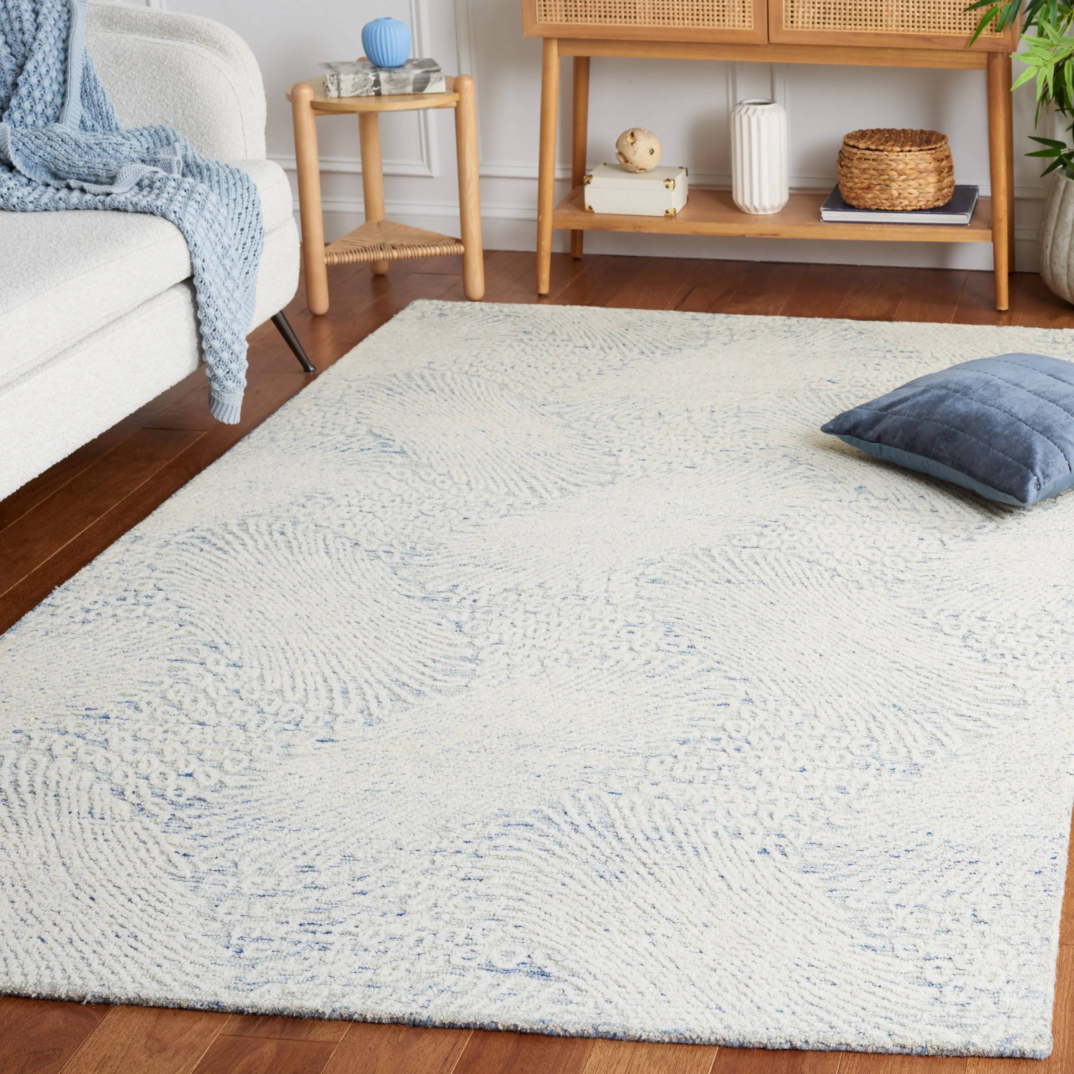 SAFAVIEH Handmade Ebony Siggi Modern Wool Rug