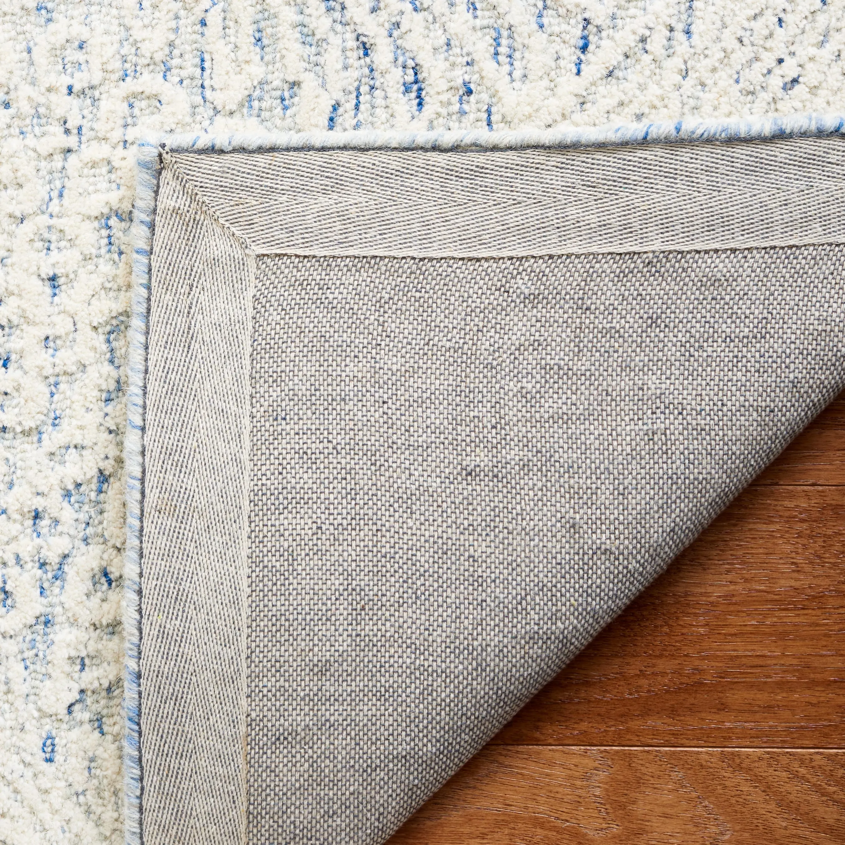 SAFAVIEH Handmade Ebony Siggi Modern Wool Rug