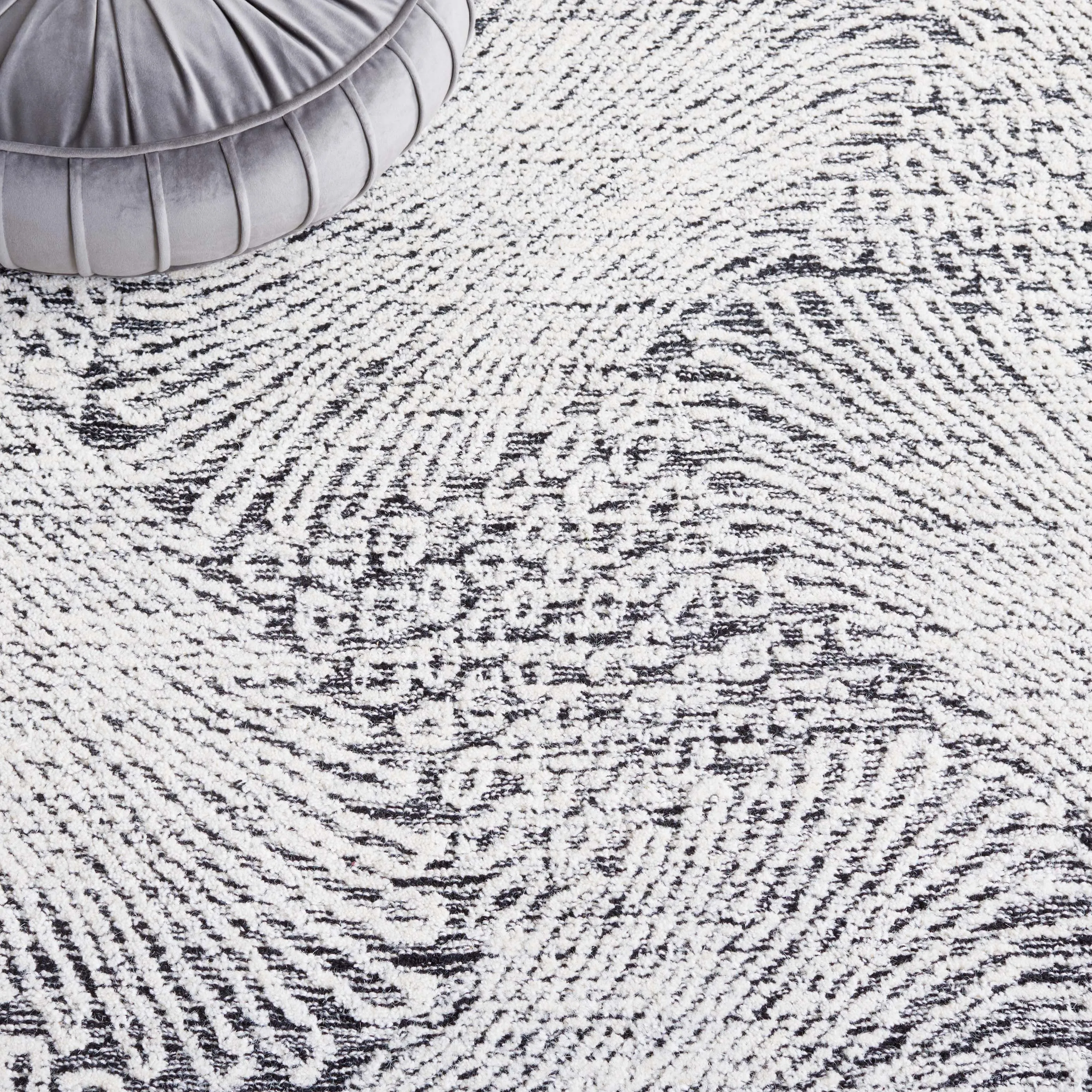 SAFAVIEH Handmade Ebony Siggi Modern Wool Rug